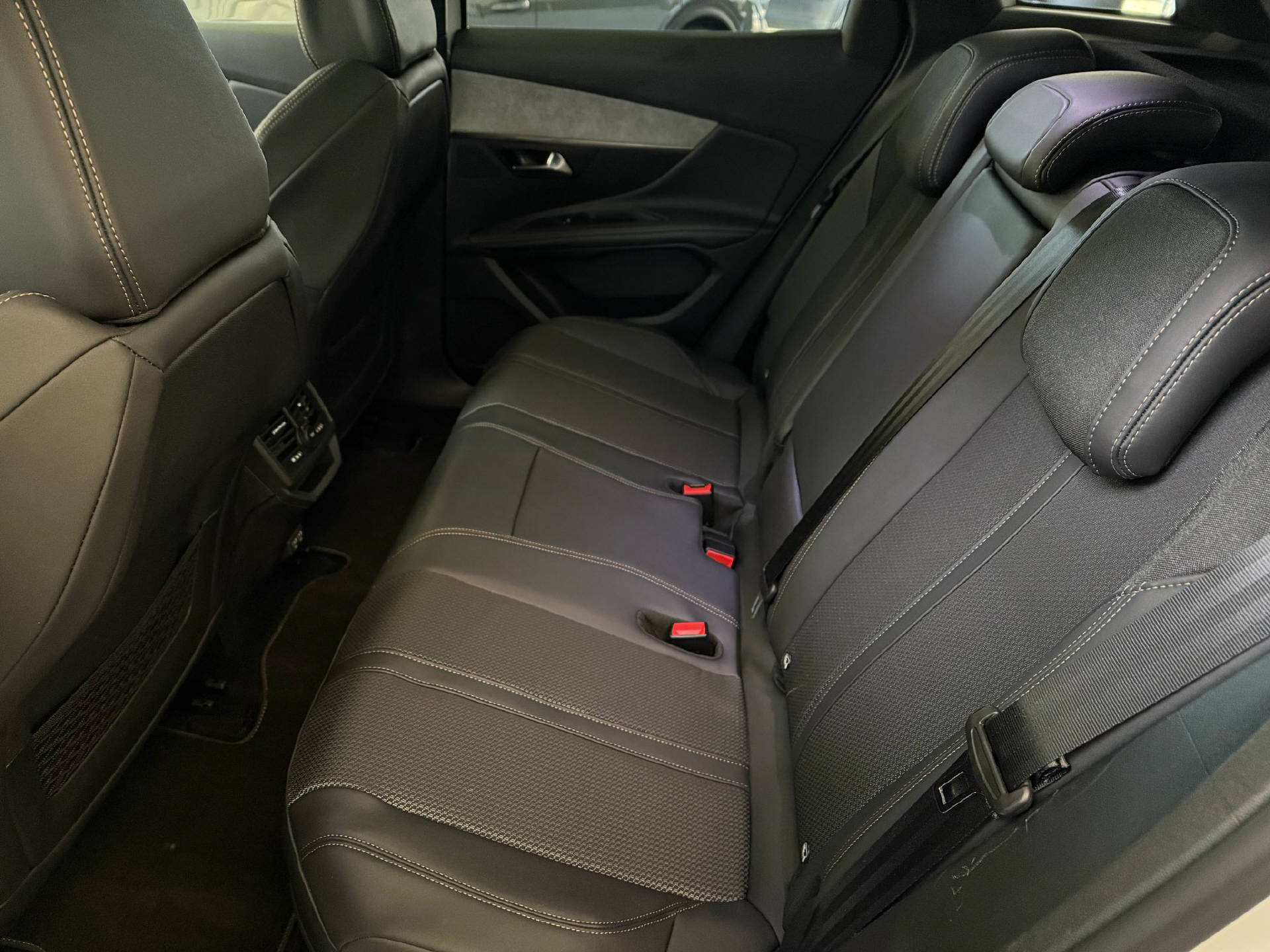 PEUGEOT 3008 1.6 Plug-in Hybrid GT-image-8