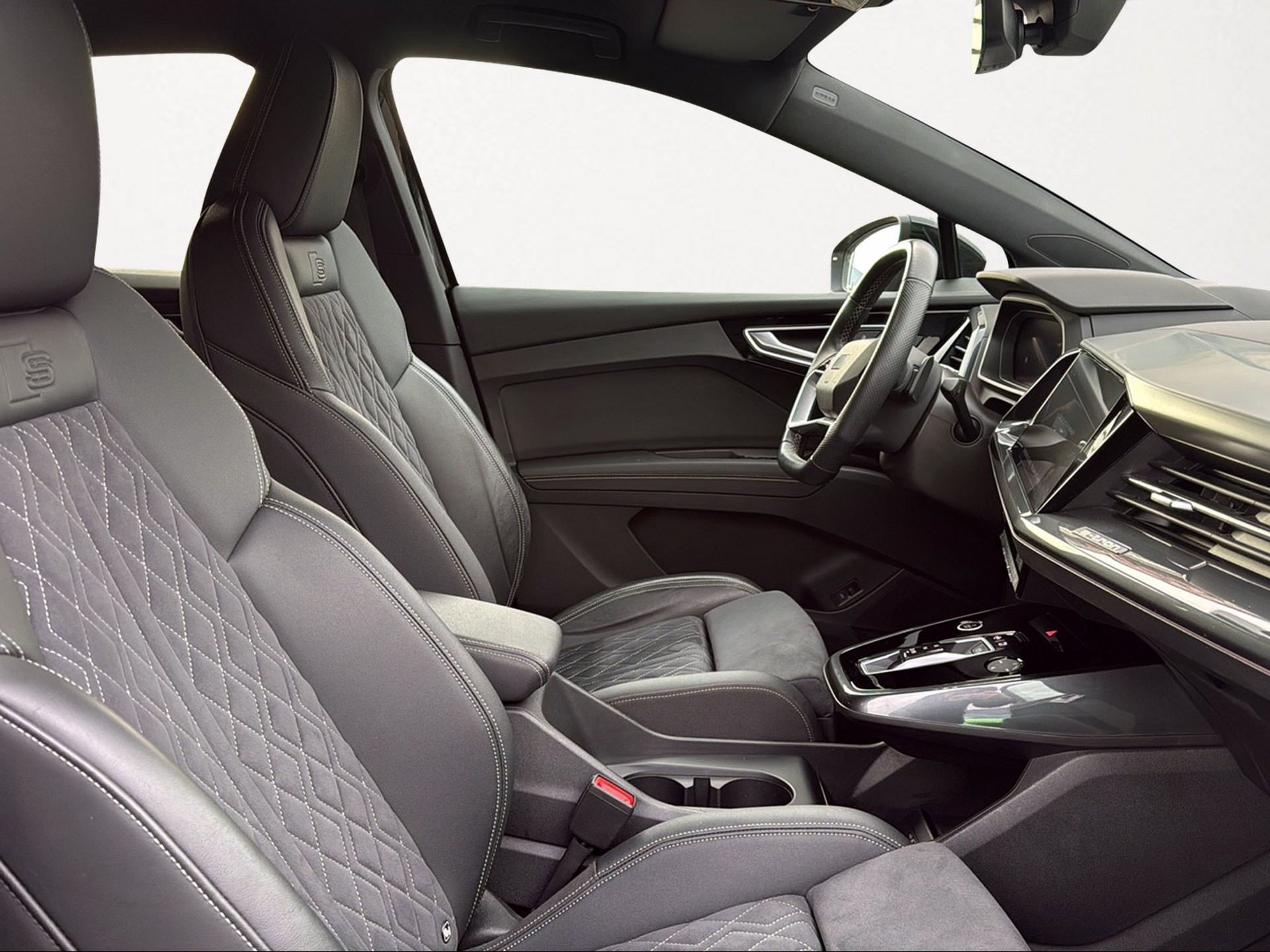 AUDI Q4 Sportback e-tron 50 quattro-image-3