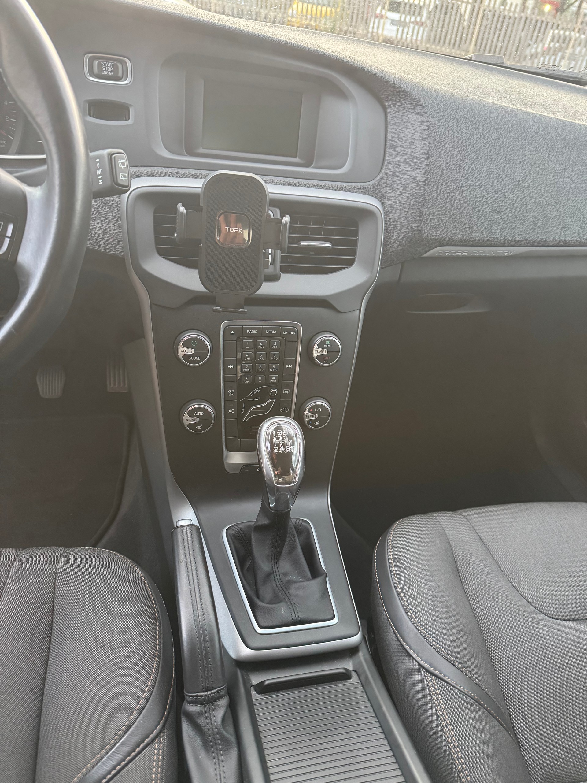 VOLVO V40 Cross Country D3 Momentum-image-5