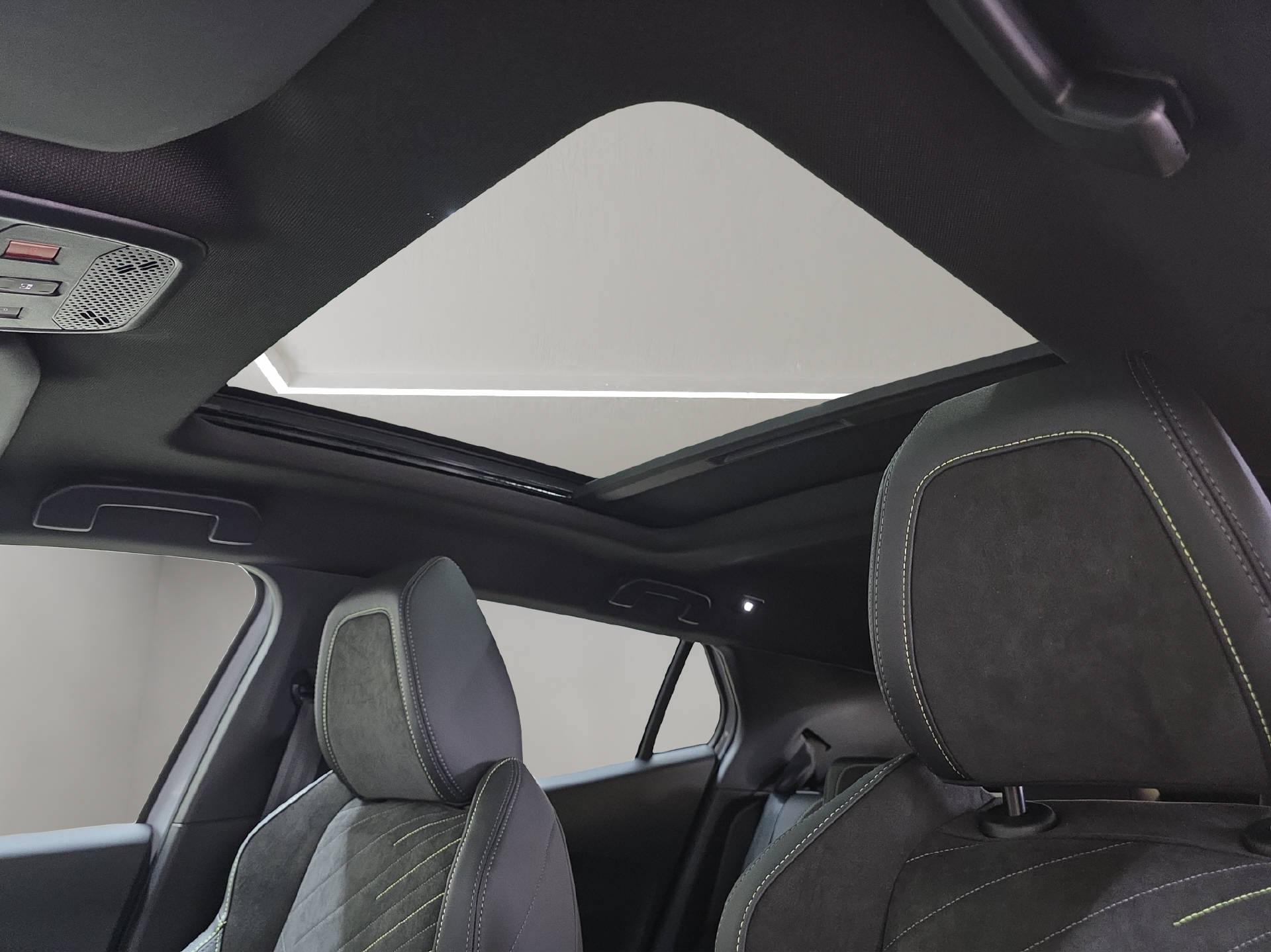 PEUGEOT 2008 1.2 PureTech 130 GT-image-13
