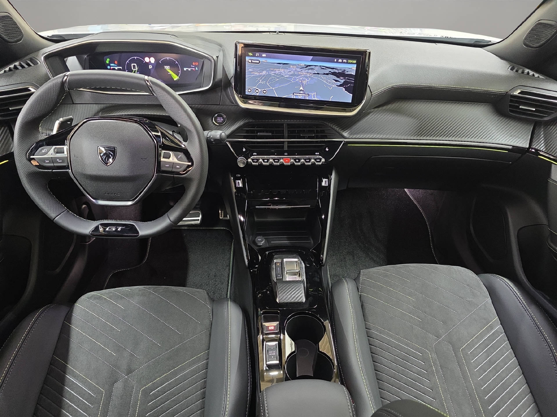 PEUGEOT 2008 1.2 PureTech 130 GT-image-6