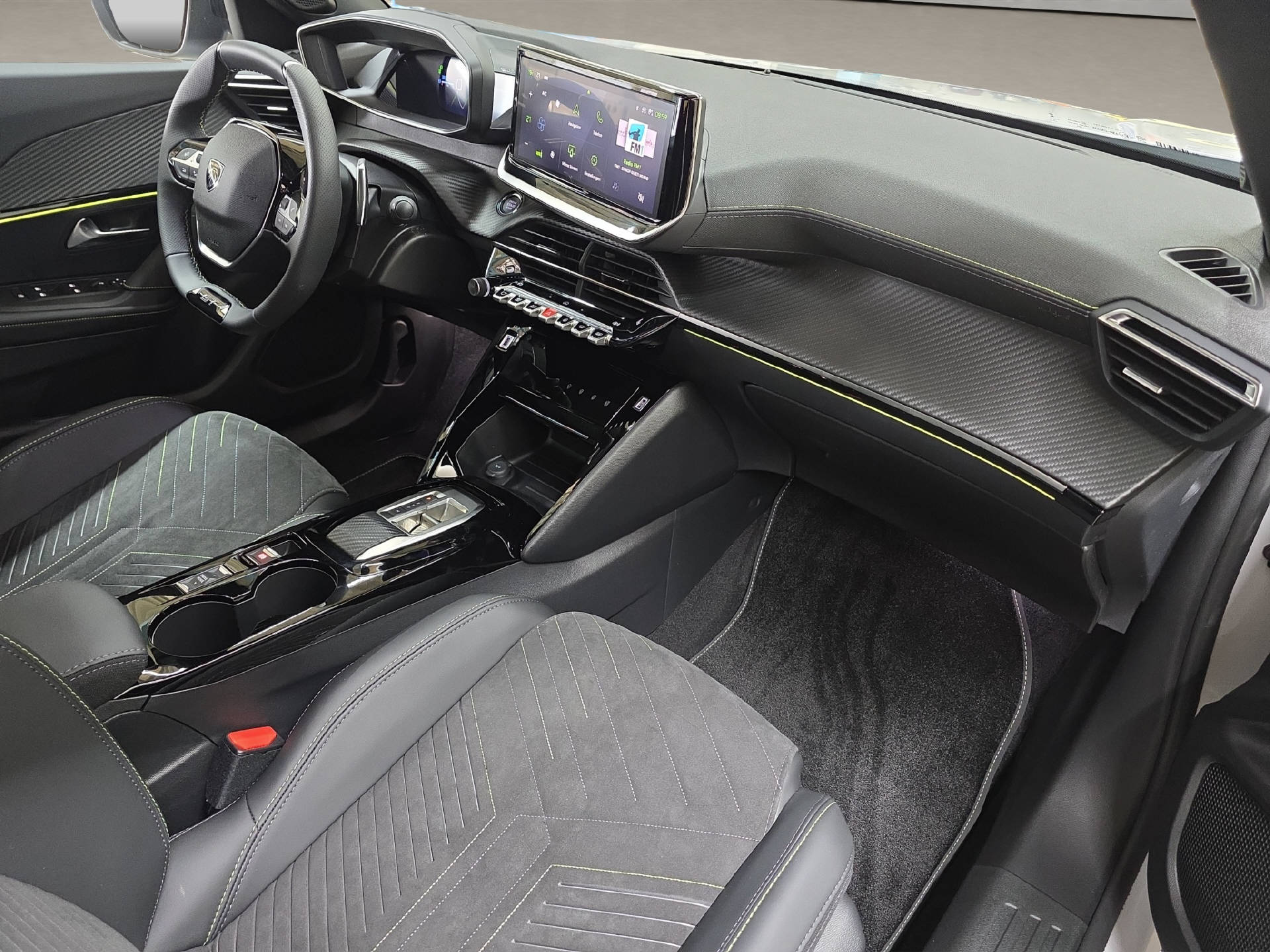 PEUGEOT 2008 1.2 PureTech 130 GT-image-10