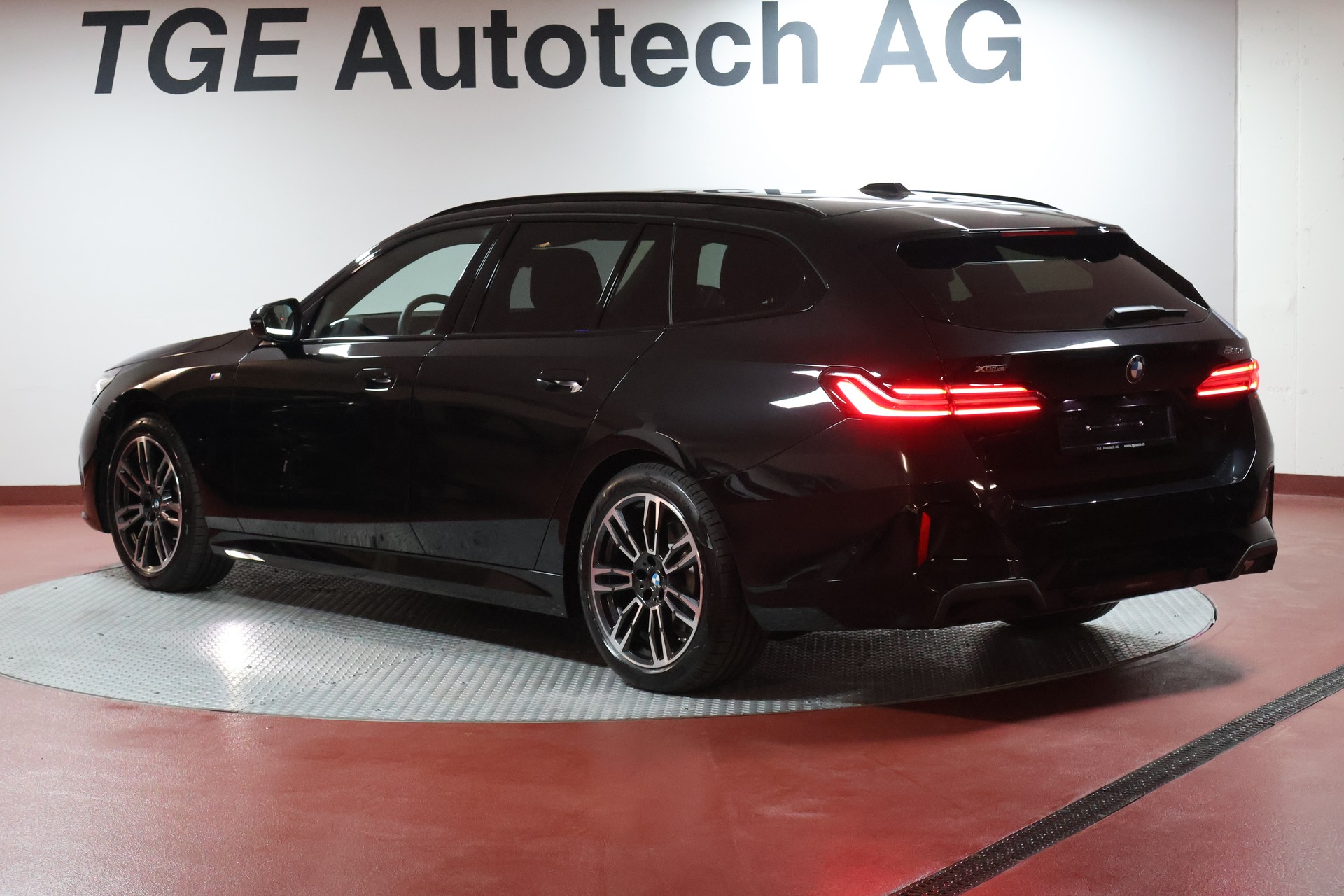BMW 520d xDrive 48V Touring Pure M Sport Edition-image-17