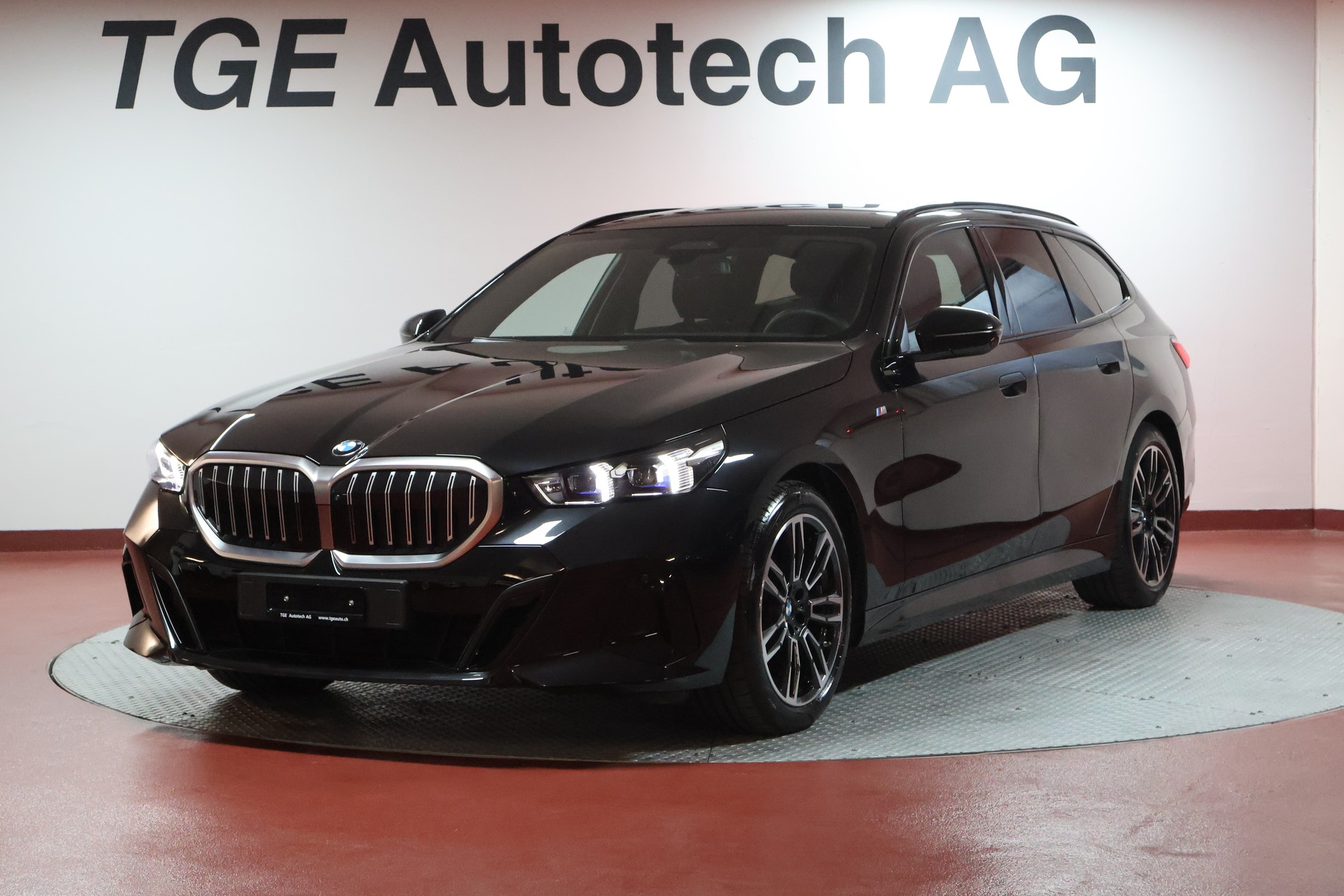 BMW 520d xDrive 48V Touring Pure M Sport Edition-image-1