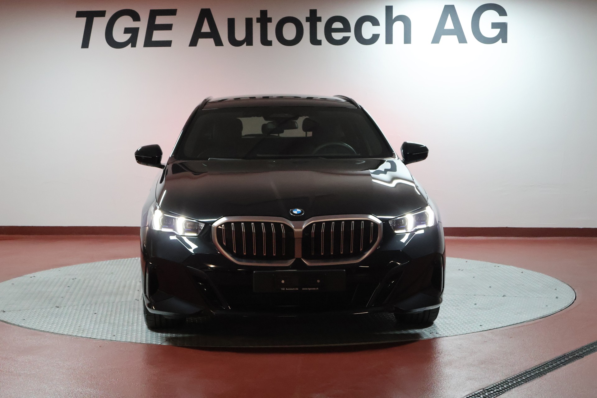 BMW 520d xDrive 48V Touring Pure M Sport Edition-image-2