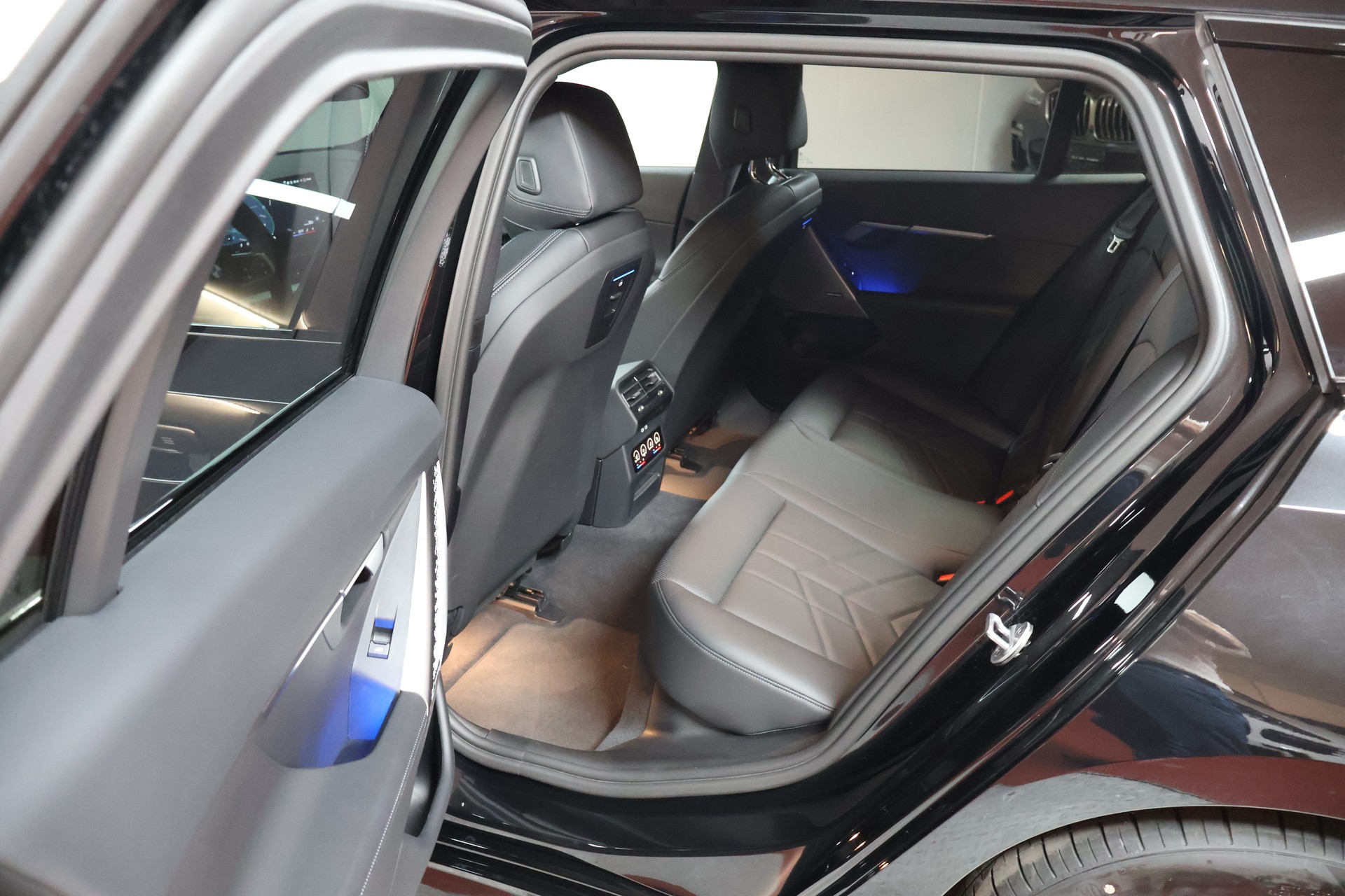 BMW 520d xDrive 48V Touring Pure M Sport Edition-image-12