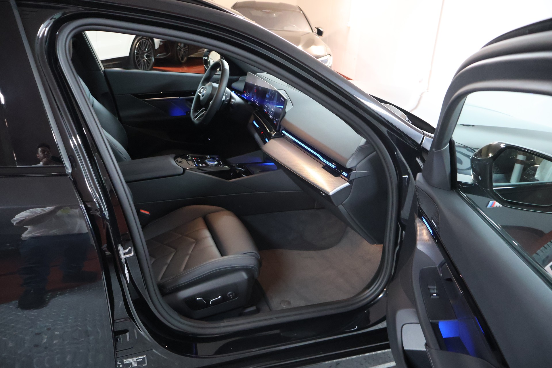 BMW 520d xDrive 48V Touring Pure M Sport Edition-image-13