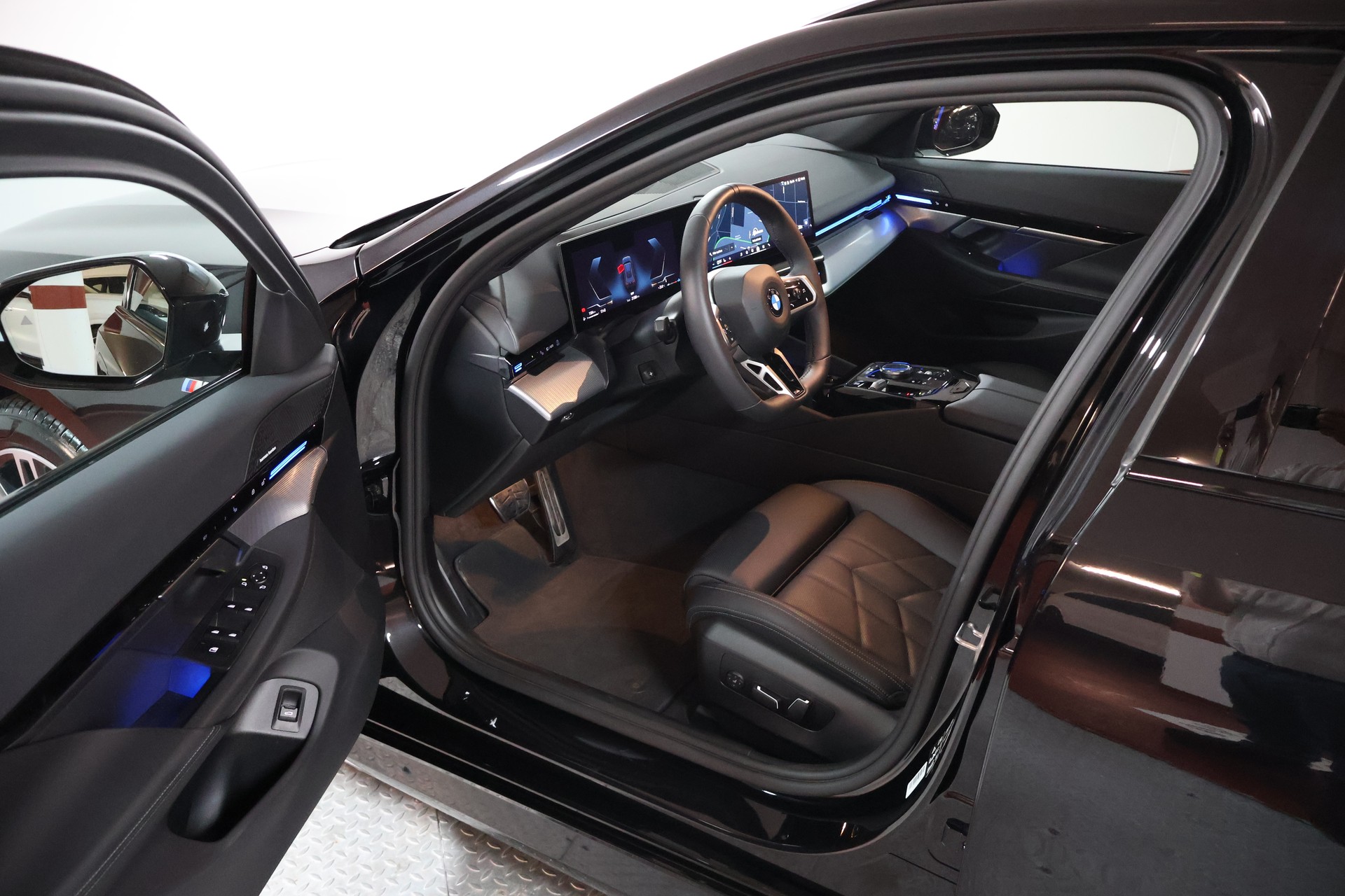 BMW 520d xDrive 48V Touring Pure M Sport Edition-image-8
