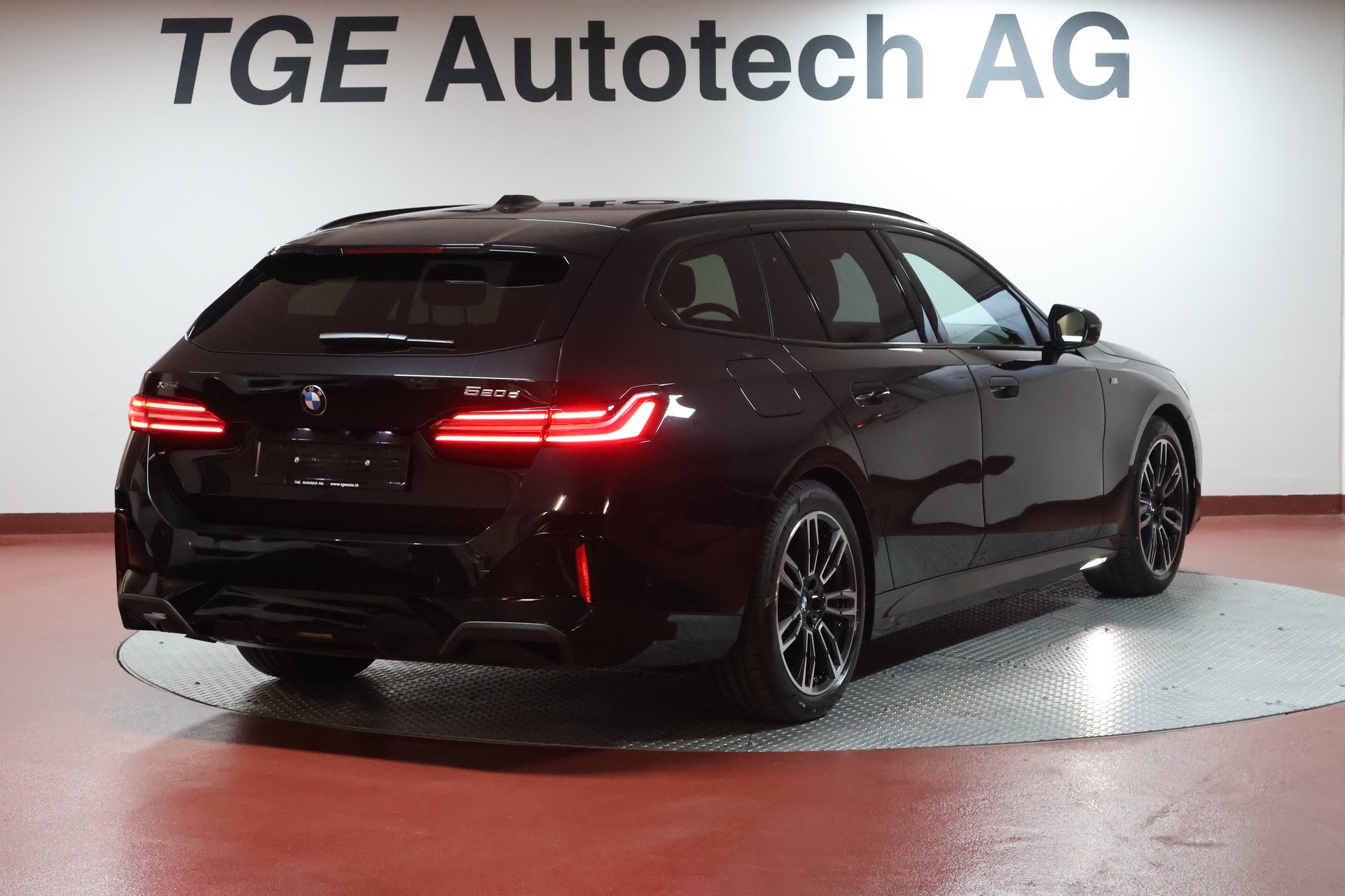 BMW 520d xDrive 48V Touring Pure M Sport Edition-image-18