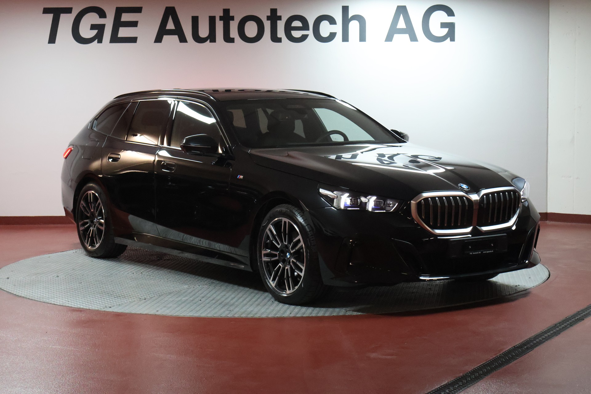 BMW 520d xDrive 48V Touring Pure M Sport Edition-image-3