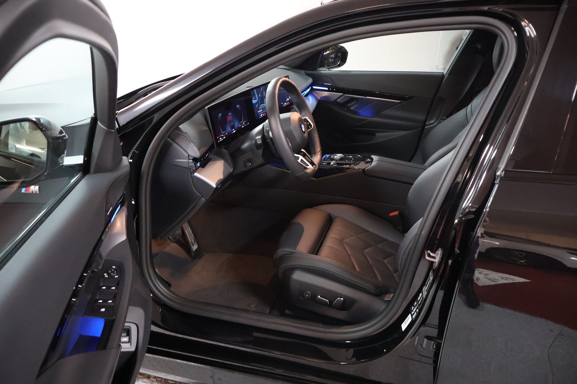 BMW 520d xDrive 48V Touring Pure M Sport Edition-image-9