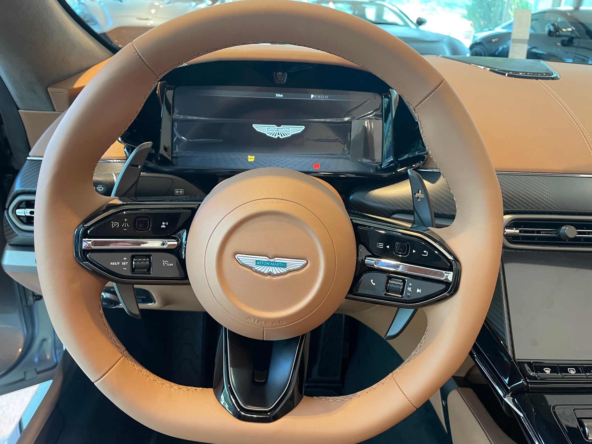 ASTON MARTIN New V8 Vantage Roadster-image-9