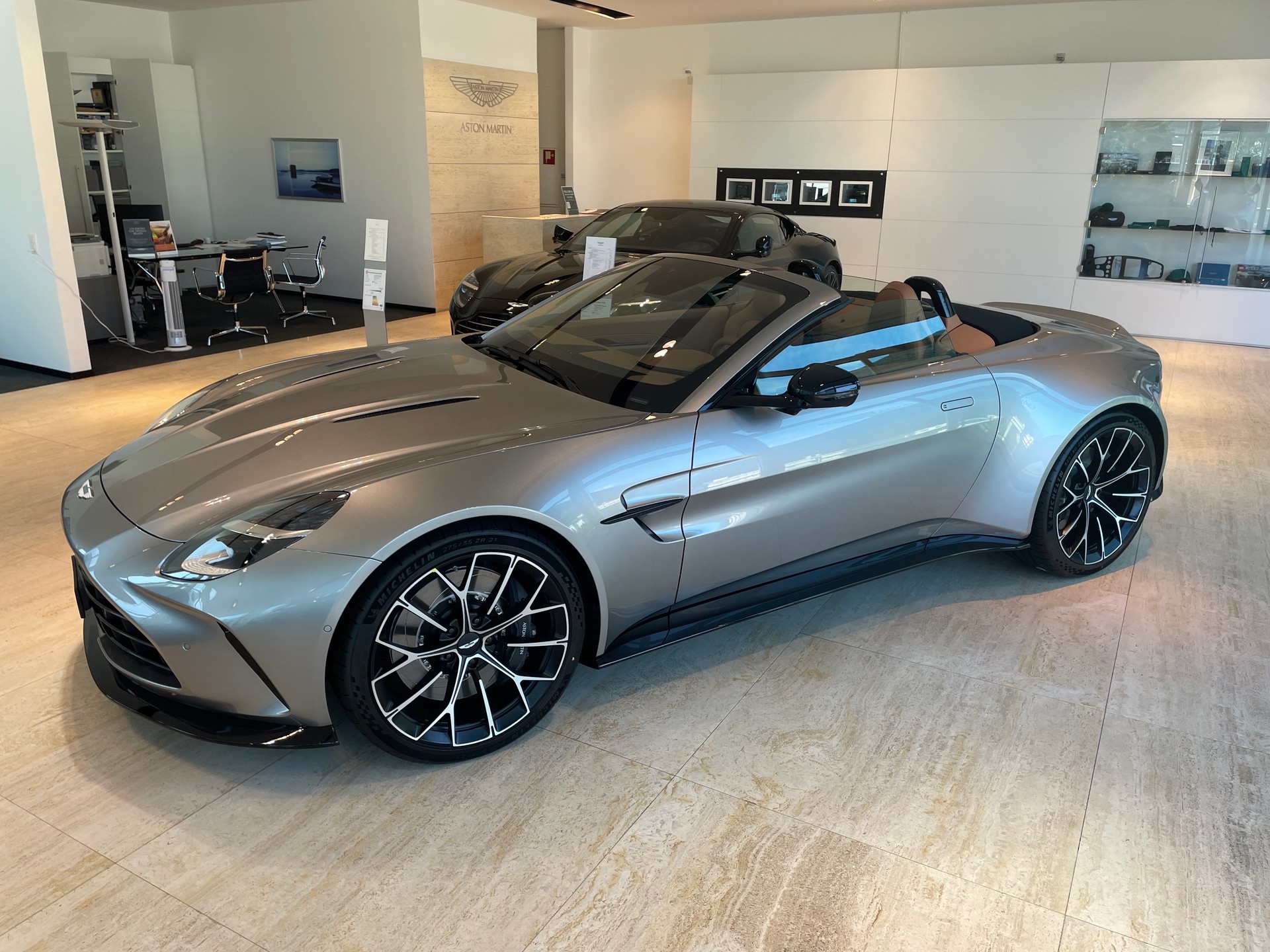 ASTON MARTIN New V8 Vantage Roadster-image-0