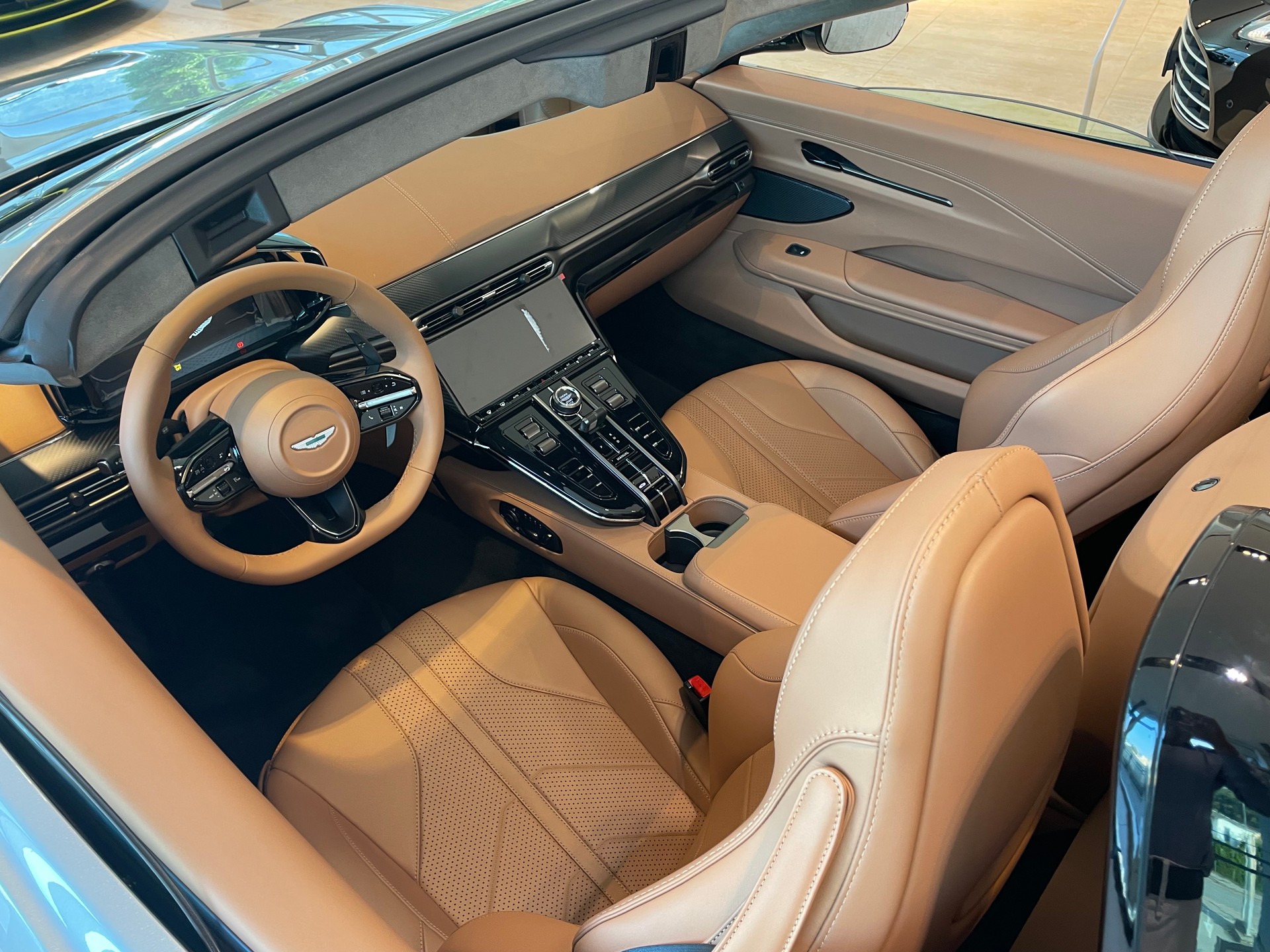ASTON MARTIN New V8 Vantage Roadster-image-4