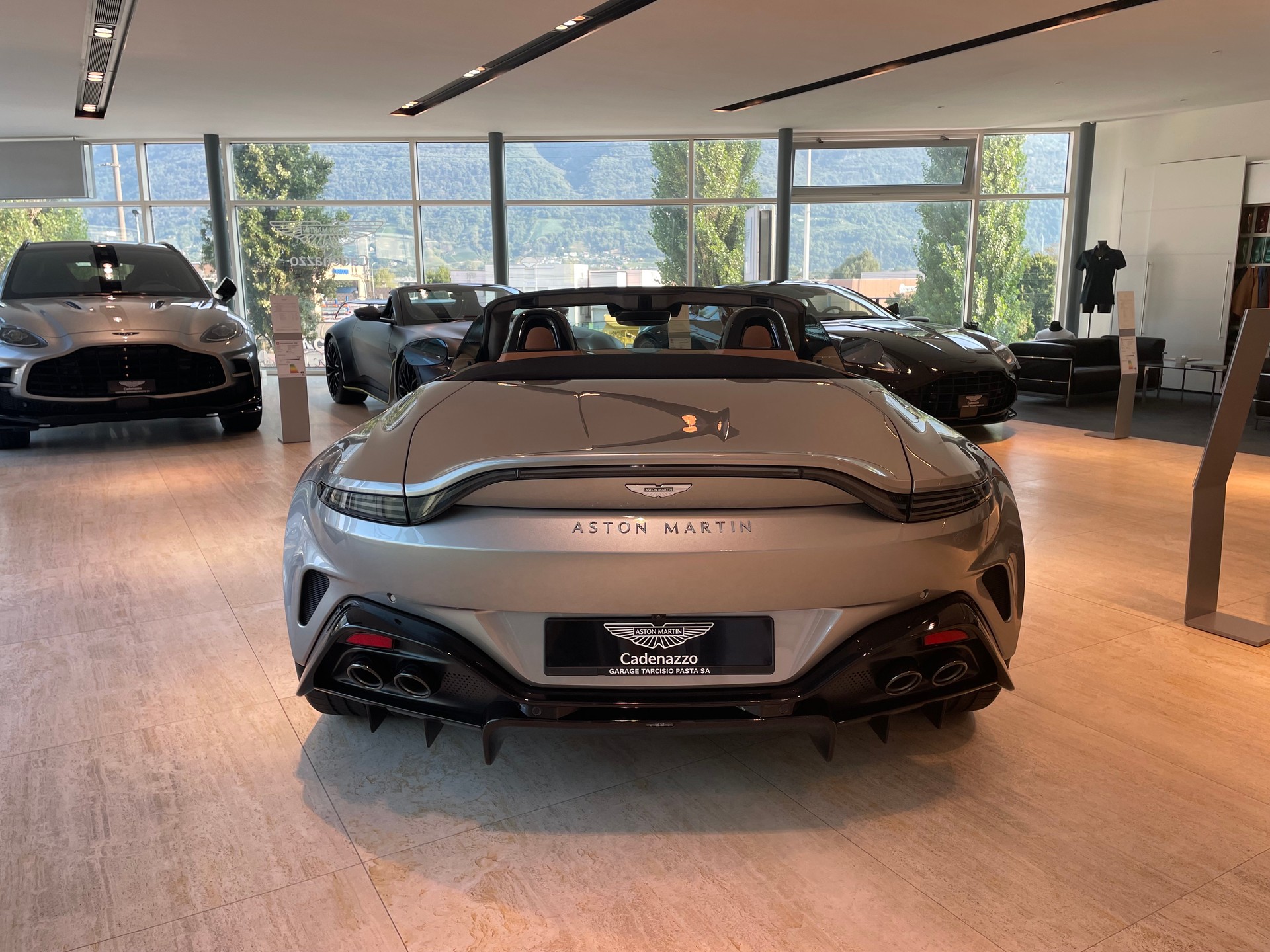 ASTON MARTIN New V8 Vantage Roadster-image-5
