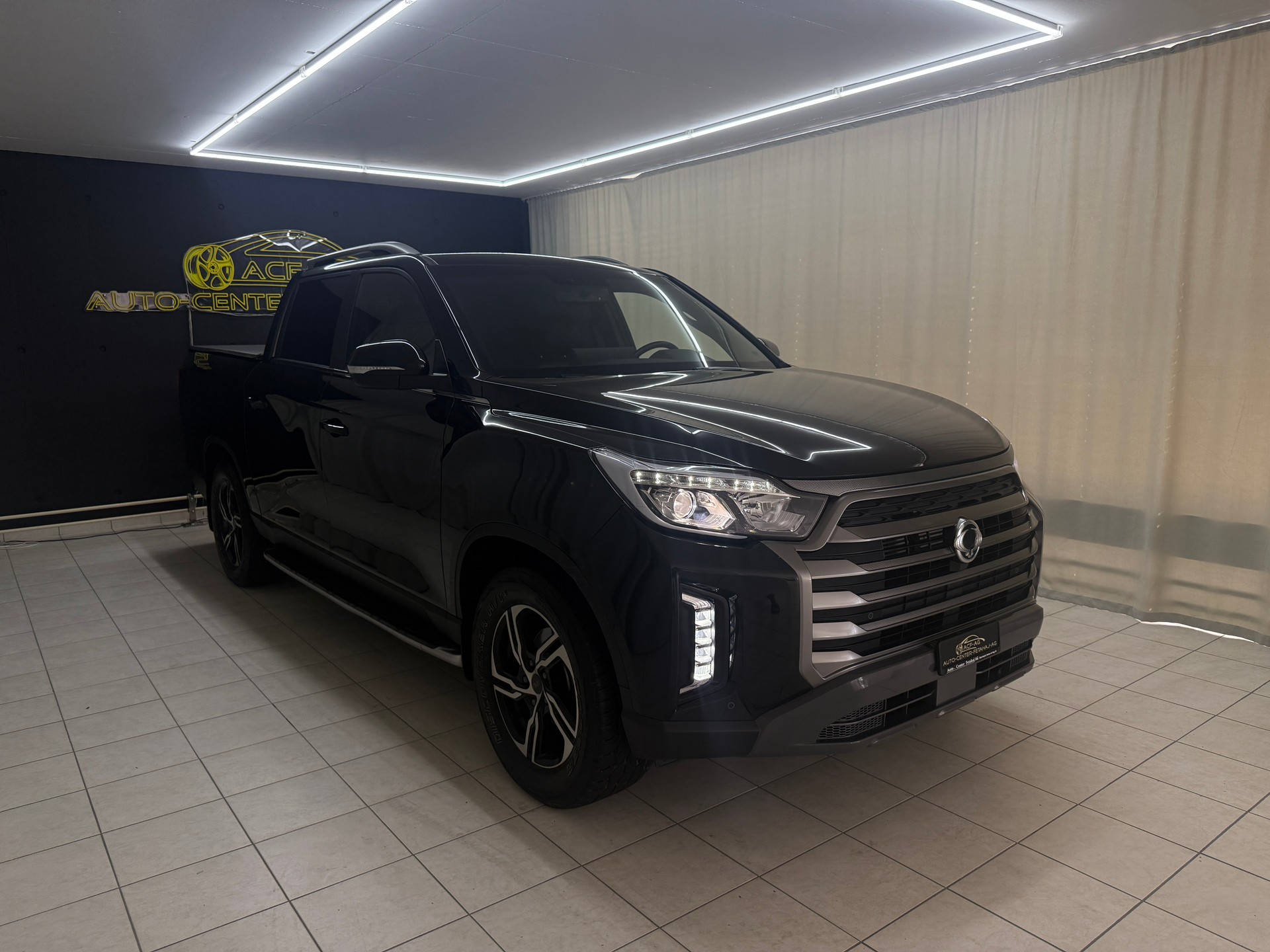 KGM-SsangYong Grand Musso 2.2 Sapphire 4WD A-showroom-element-2