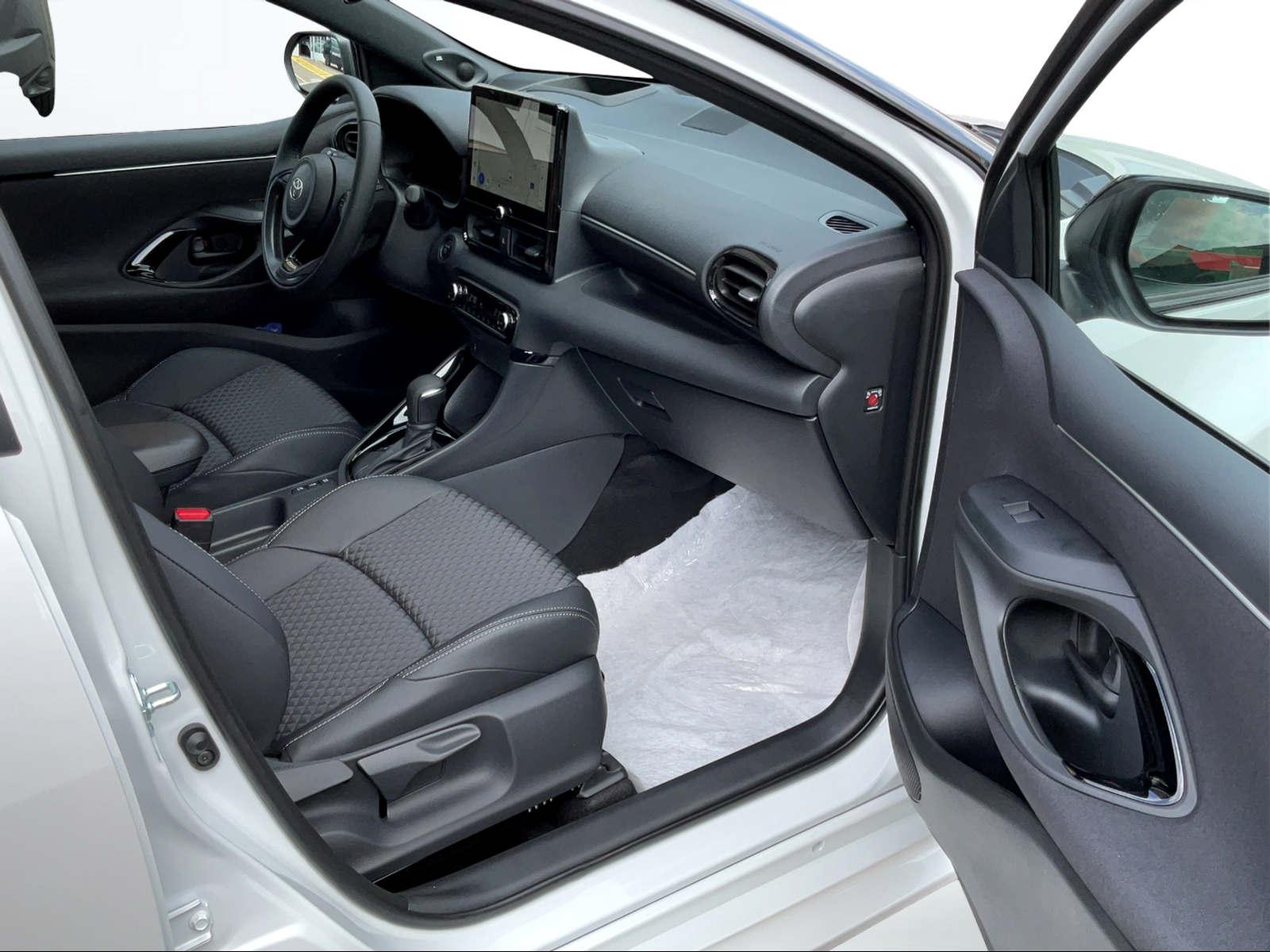 TOYOTA Yaris 1.5 VVT-i HSD Premium-image-8