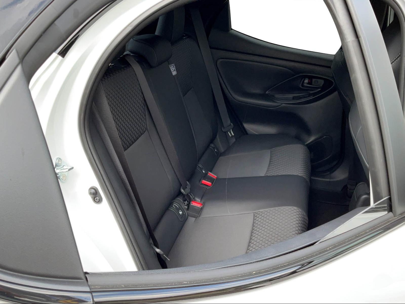 TOYOTA Yaris 1.5 VVT-i HSD Premium-image-11