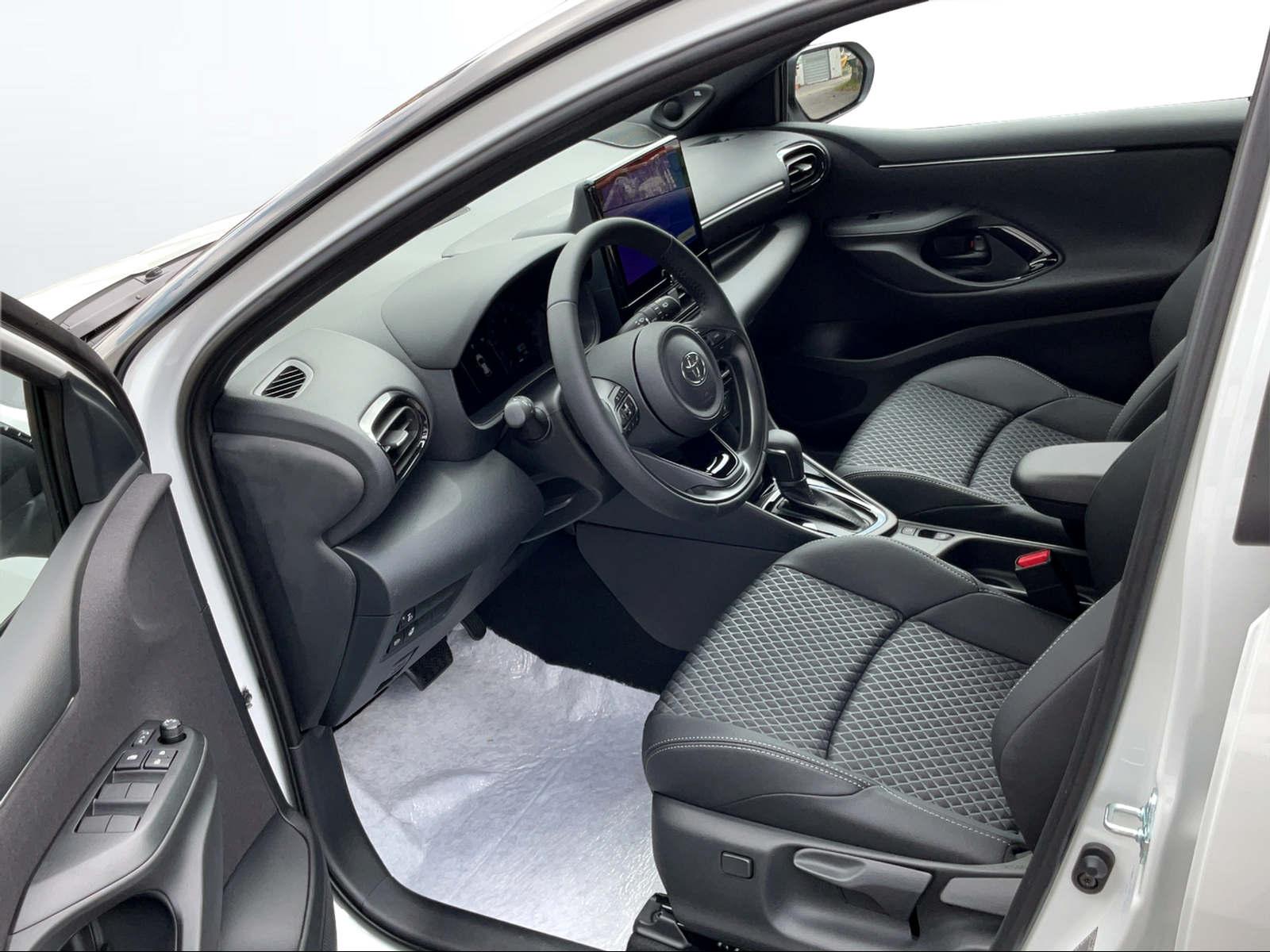 TOYOTA Yaris 1.5 VVT-i HSD Premium-image-3
