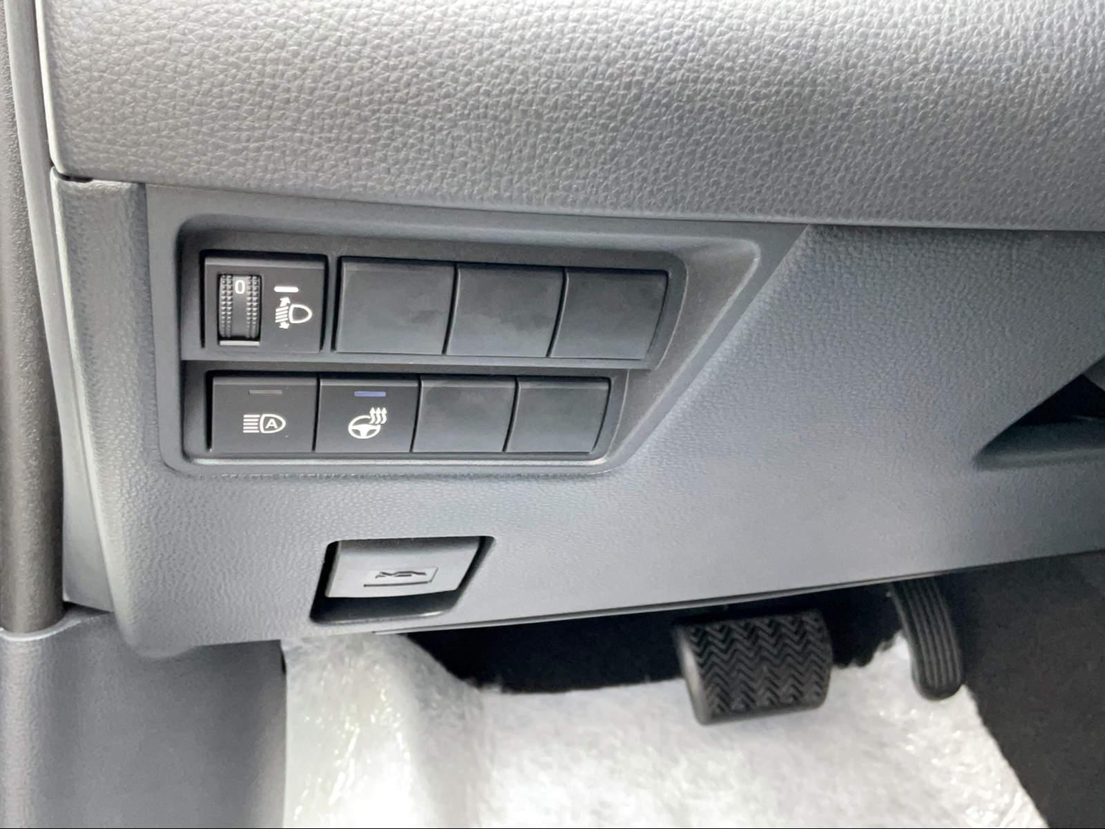 TOYOTA Yaris 1.5 VVT-i HSD Premium-image-13