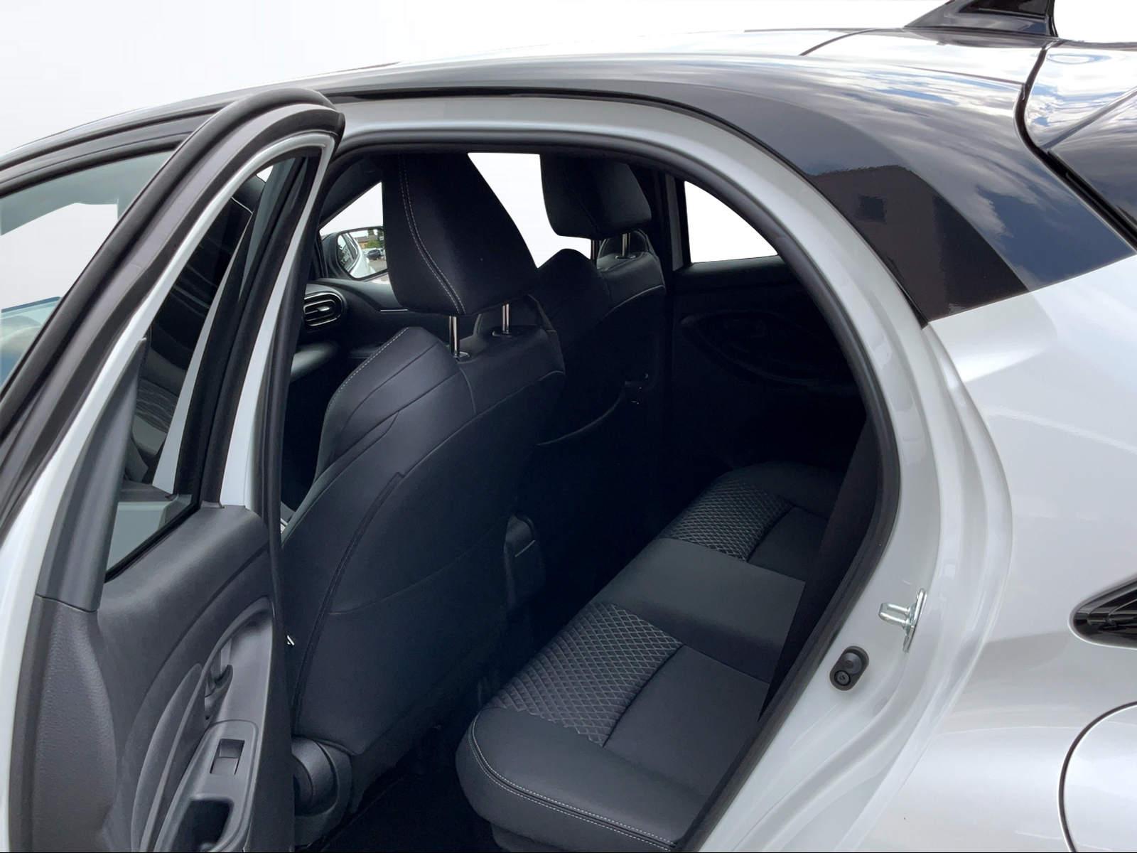 TOYOTA Yaris 1.5 VVT-i HSD Premium-image-9