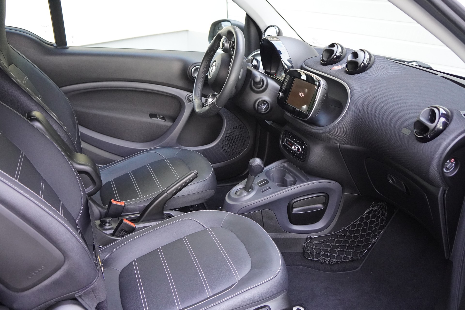 SMART fortwo EQ PRIME-image-9