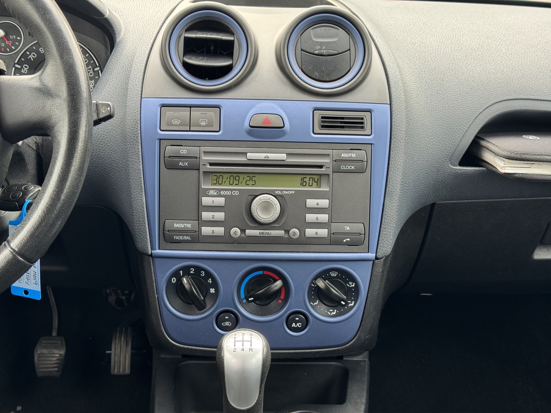FORD Fiesta 1.4 16V Trend-image-12