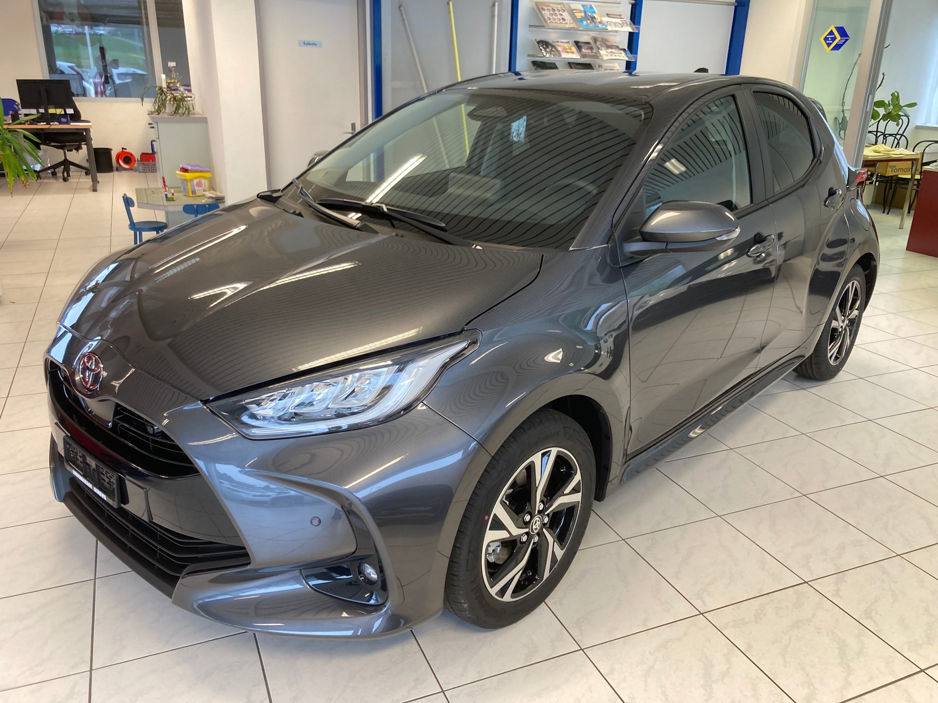 TOYOTA Yaris 1.5 Trend Plus e-CVT-image-0
