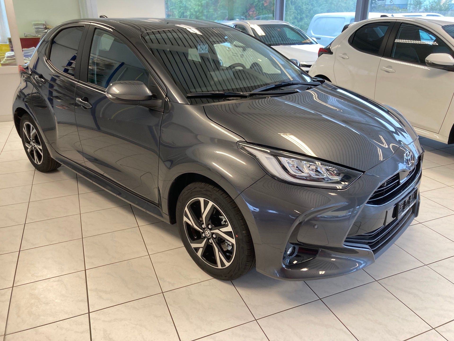 TOYOTA Yaris 1.5 Trend Plus e-CVT-image-2
