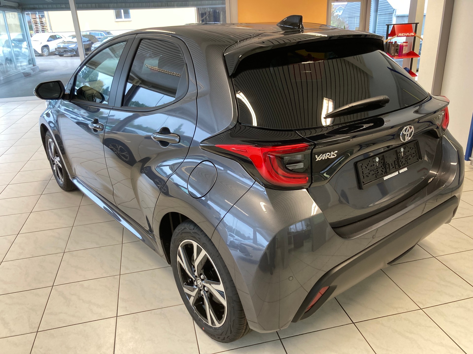 TOYOTA Yaris 1.5 Trend Plus e-CVT-image-5
