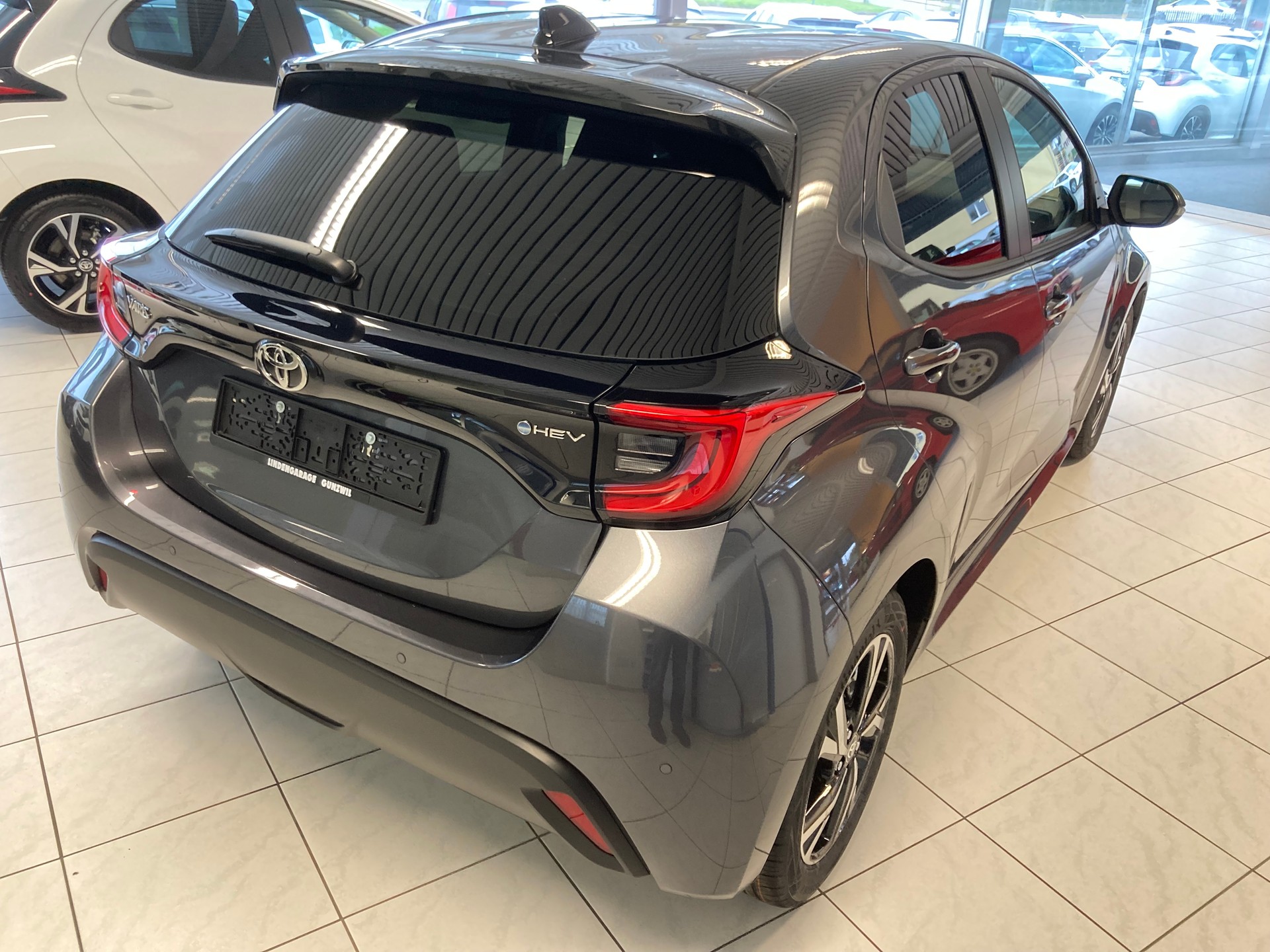TOYOTA Yaris 1.5 Trend Plus e-CVT-image-4