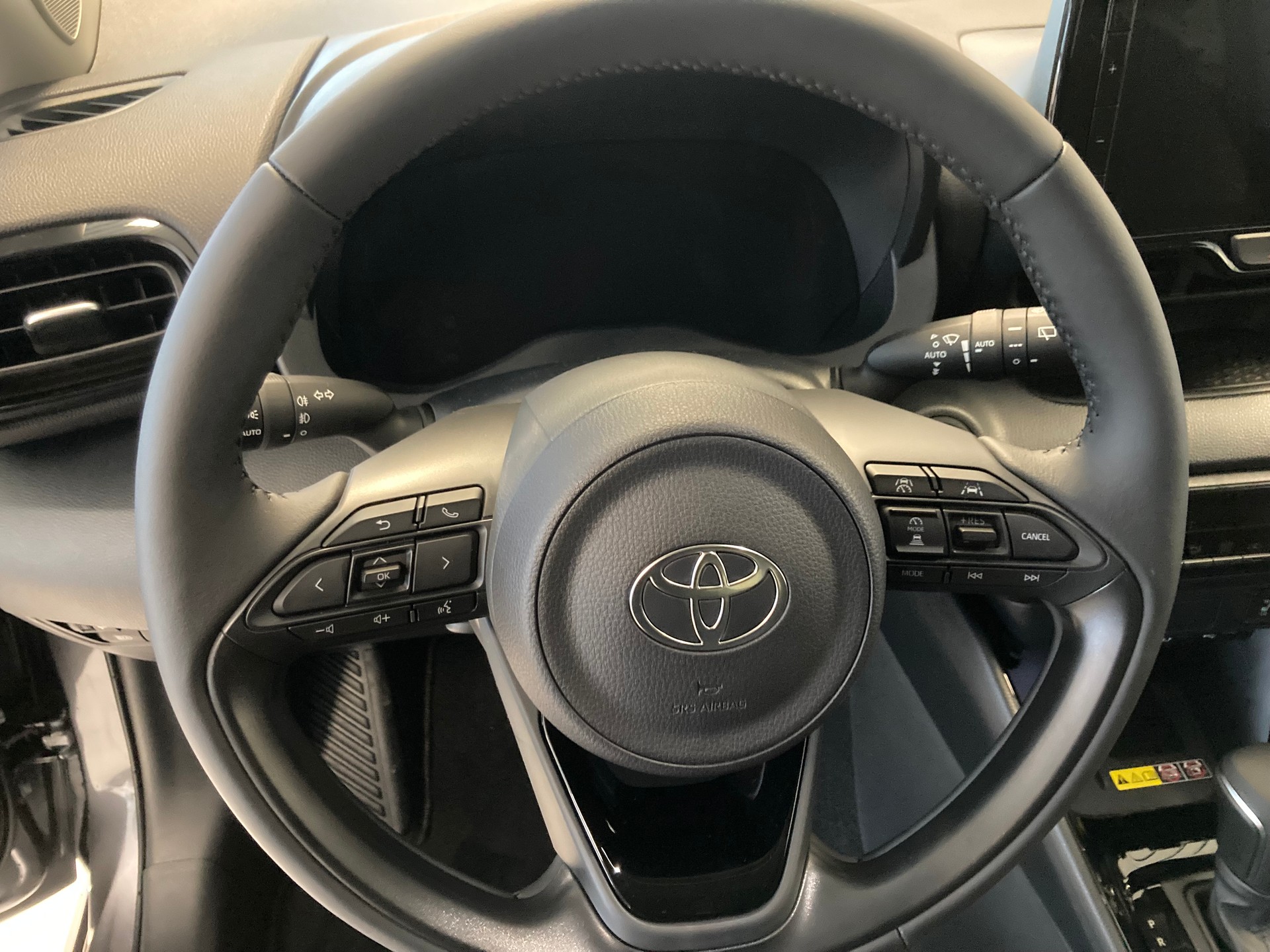 TOYOTA Yaris 1.5 Trend Plus e-CVT-image-11