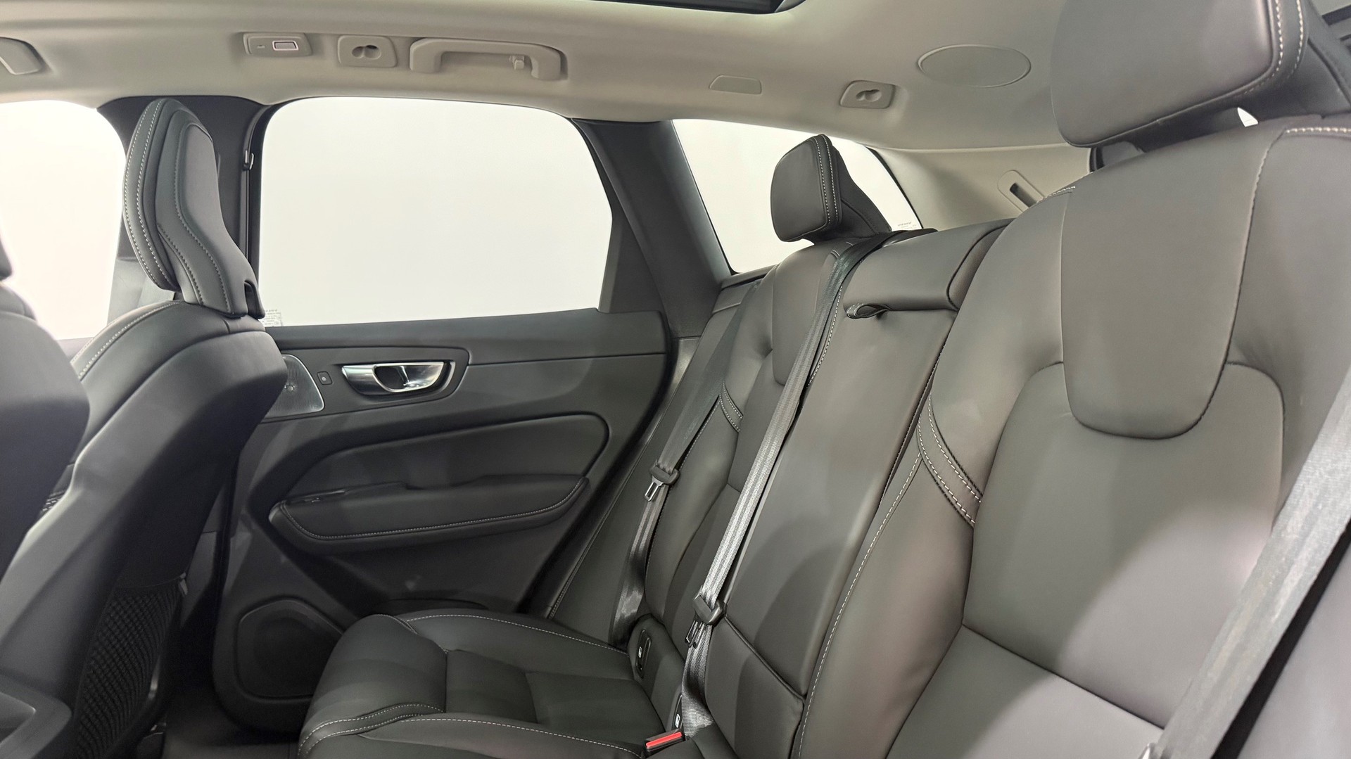 VOLVO XC60 2.0 T8 TE Ultra Dark eAWD-image-6