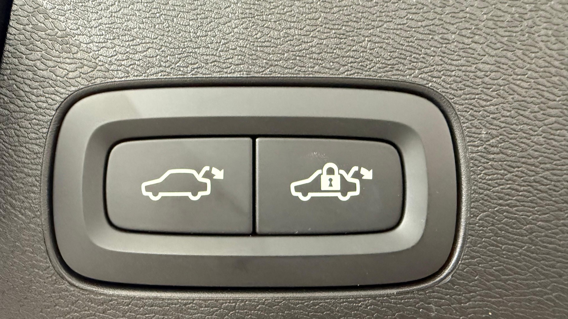 VOLVO XC60 2.0 T8 TE Ultra Dark eAWD-image-15