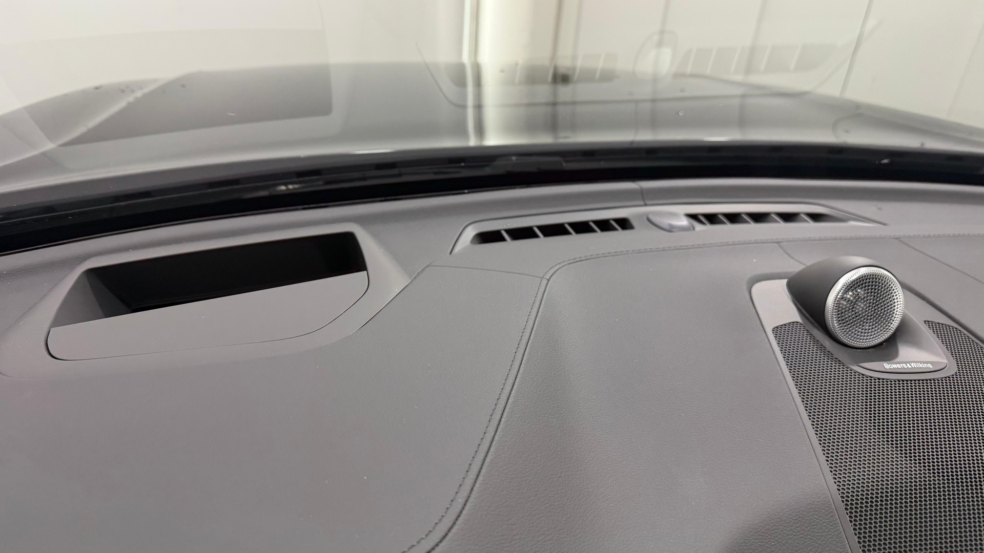 VOLVO XC60 2.0 T8 TE Ultra Dark eAWD-image-14