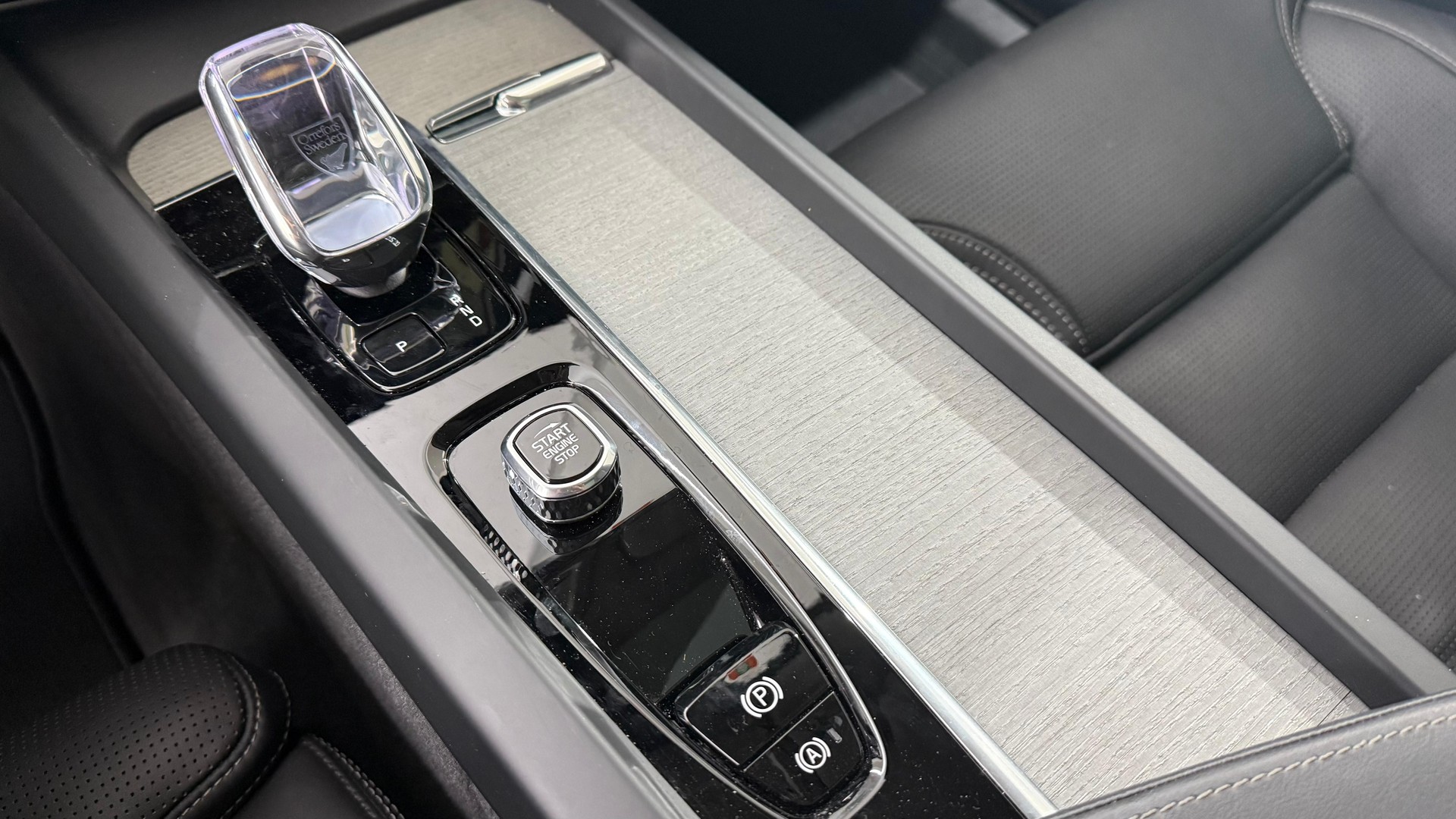 VOLVO XC60 2.0 T8 TE Ultra Dark eAWD-image-11