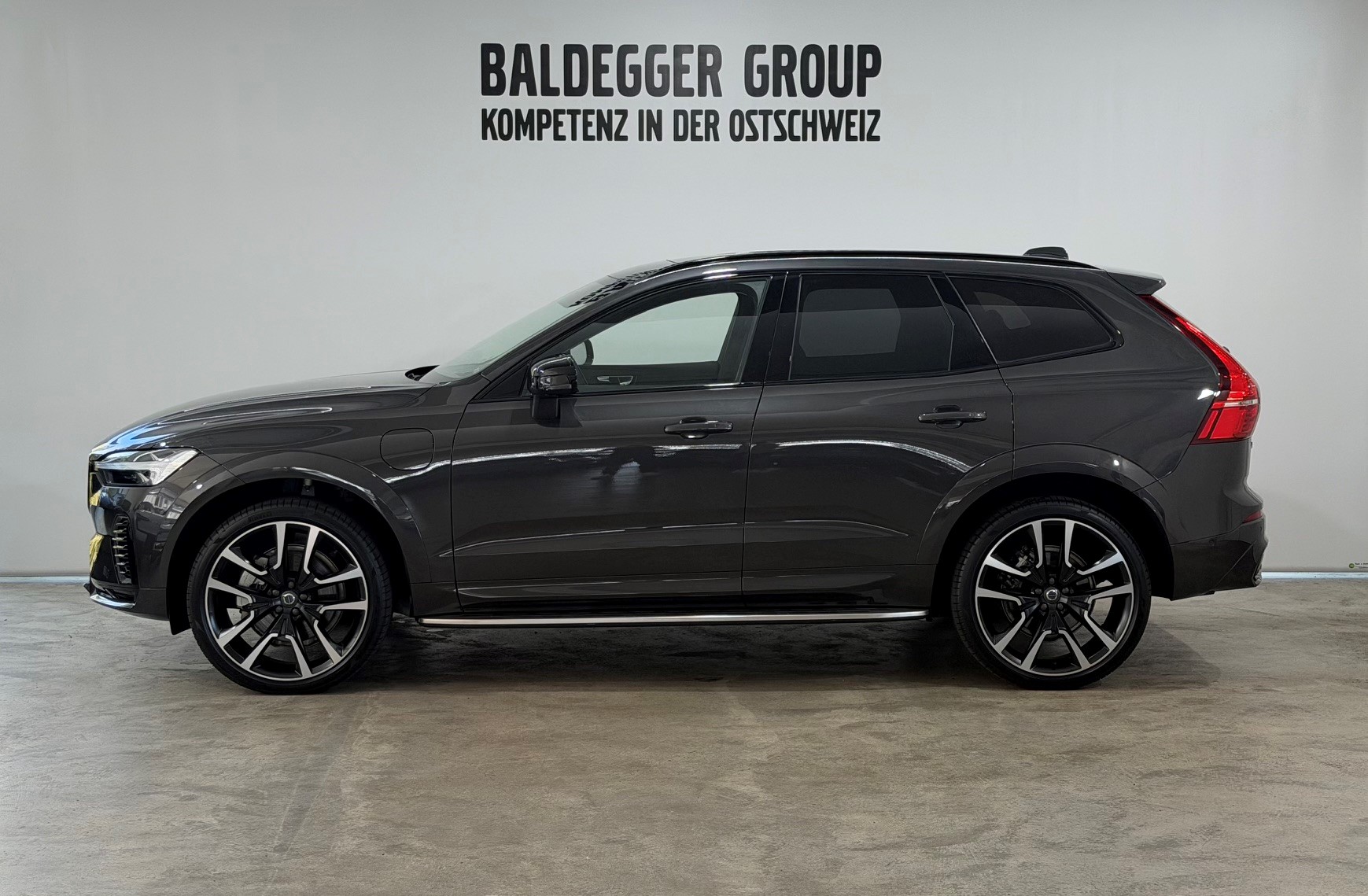 VOLVO XC60 2.0 T8 TE Ultra Dark eAWD-image-2