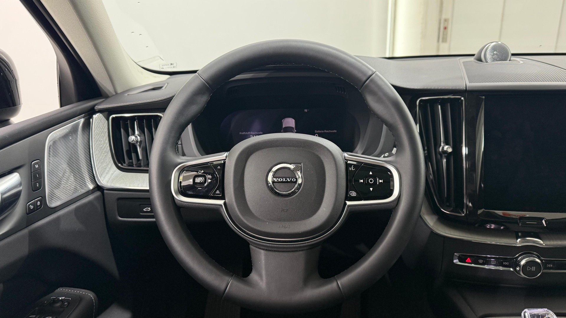 VOLVO XC60 2.0 T8 TE Ultra Dark eAWD-image-13