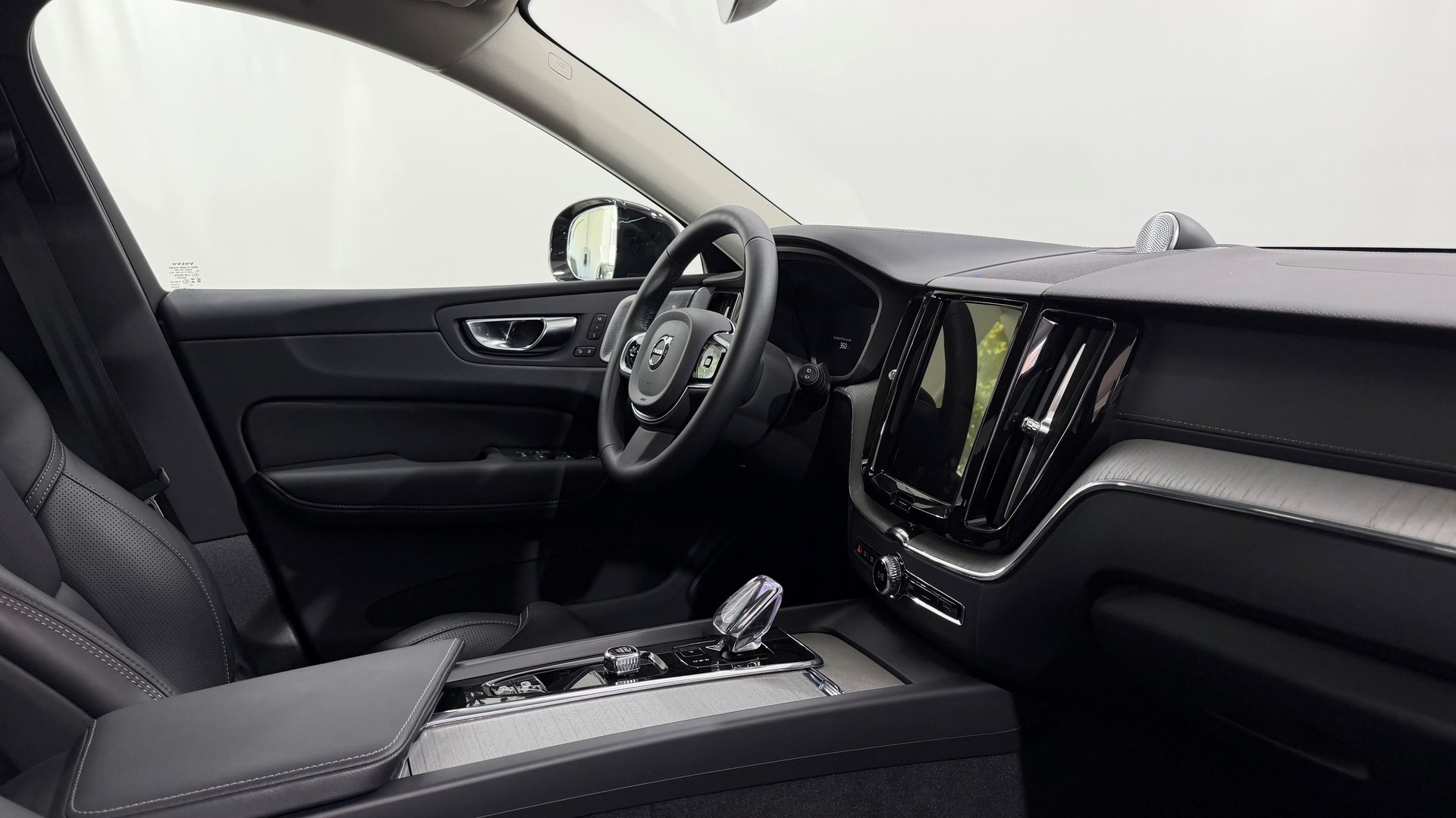VOLVO XC60 2.0 T8 TE Ultra Dark eAWD-image-4