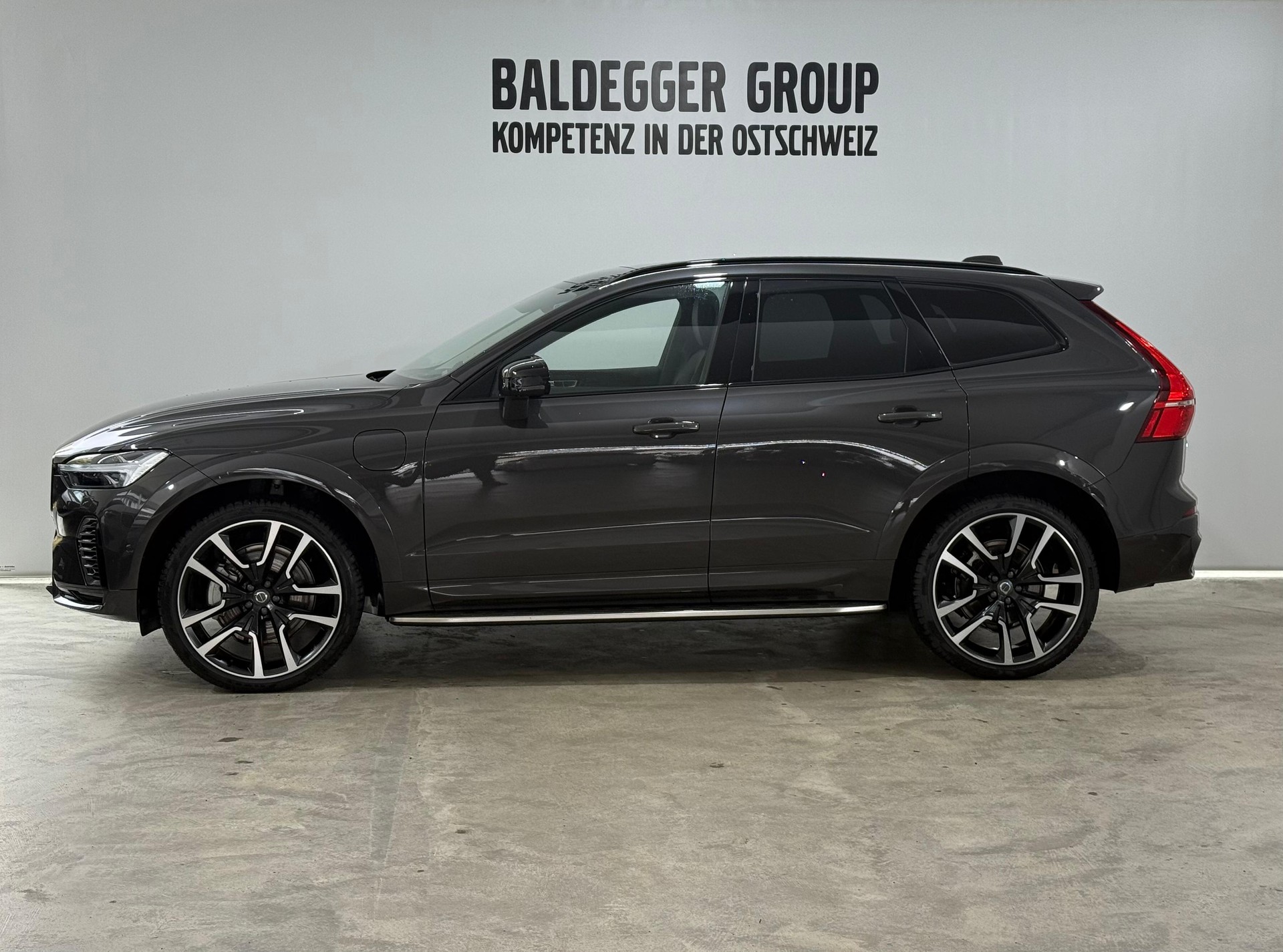 VOLVO XC60 2.0 T8 TE Ultra Dark eAWD-showroom-element-1