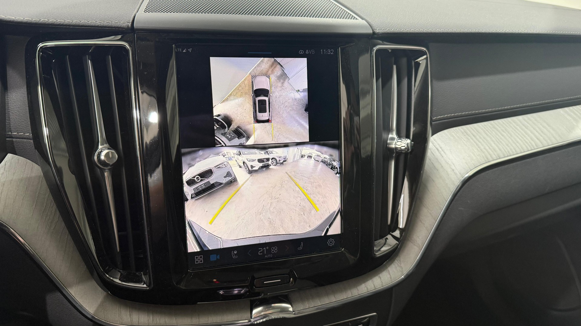 VOLVO XC60 2.0 T8 TE Ultra Dark eAWD-image-8