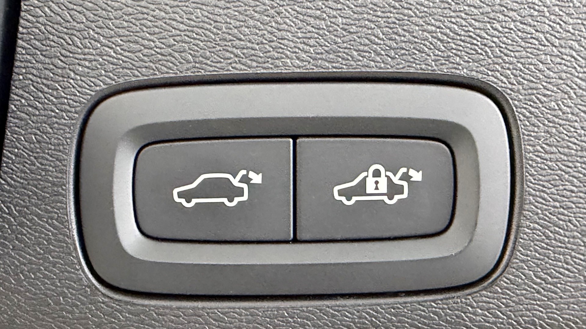 VOLVO XC60 2.0 T8 TE Ultra Dark eAWD-image-16