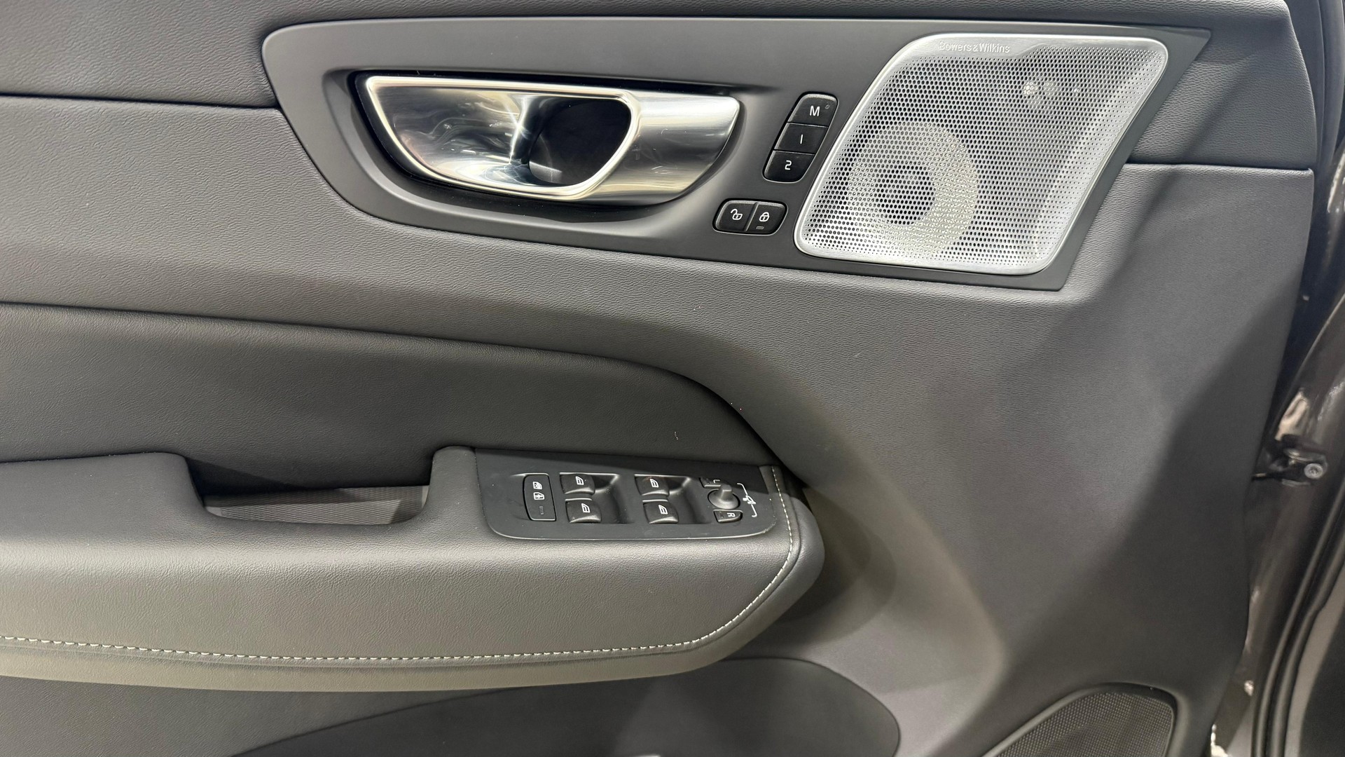 VOLVO XC60 2.0 T8 TE Ultra Dark eAWD-image-10
