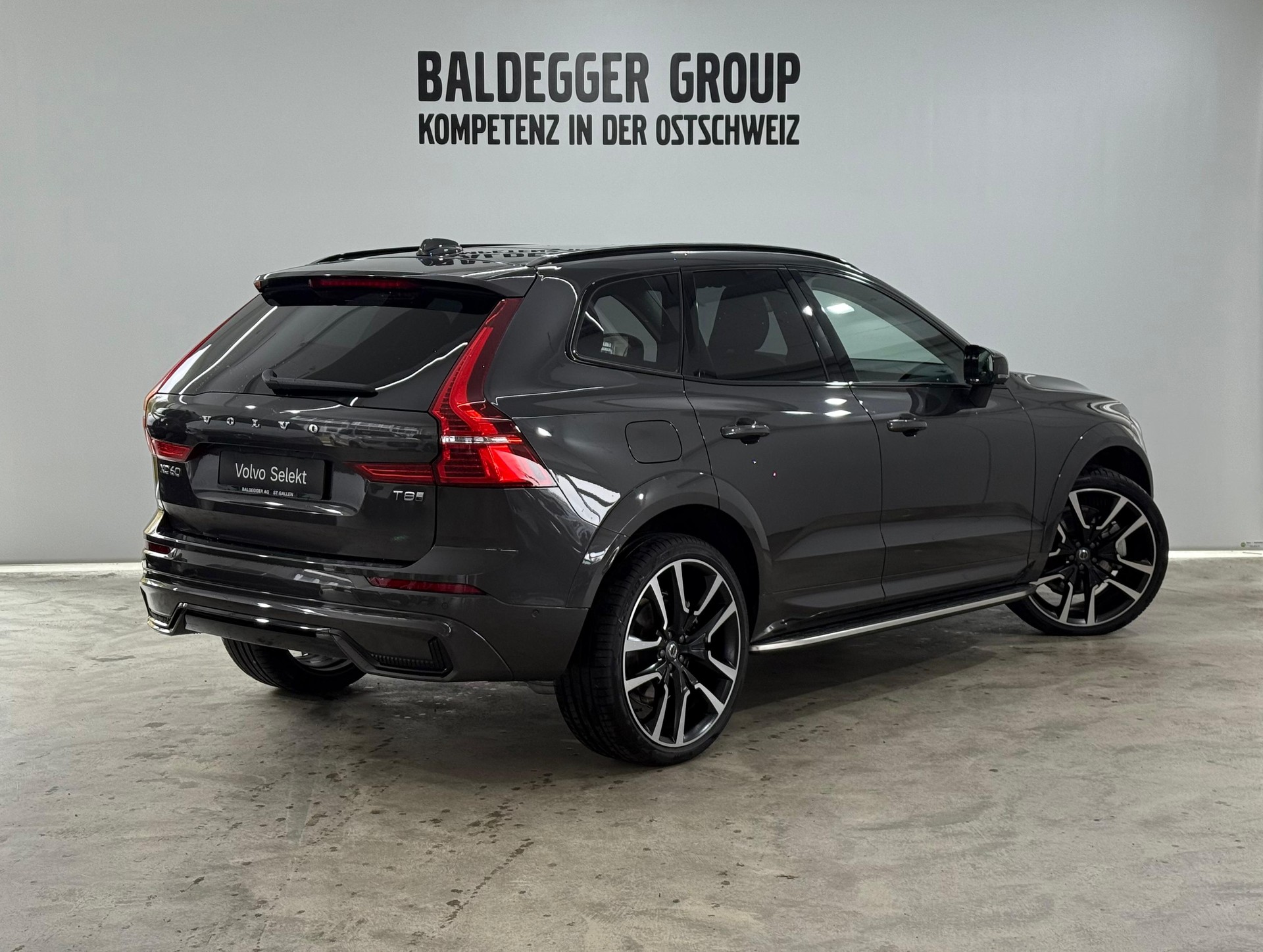 VOLVO XC60 2.0 T8 TE Ultra Dark eAWD-showroom-element-2