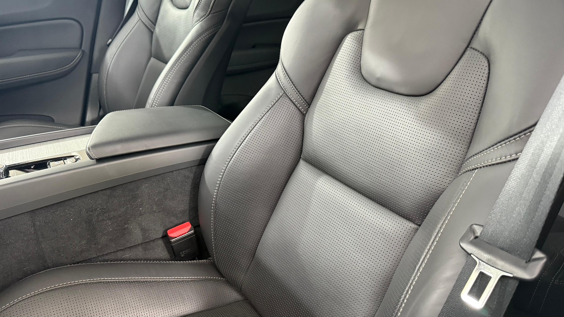 VOLVO XC60 2.0 T8 TE Ultra Dark eAWD-image-12