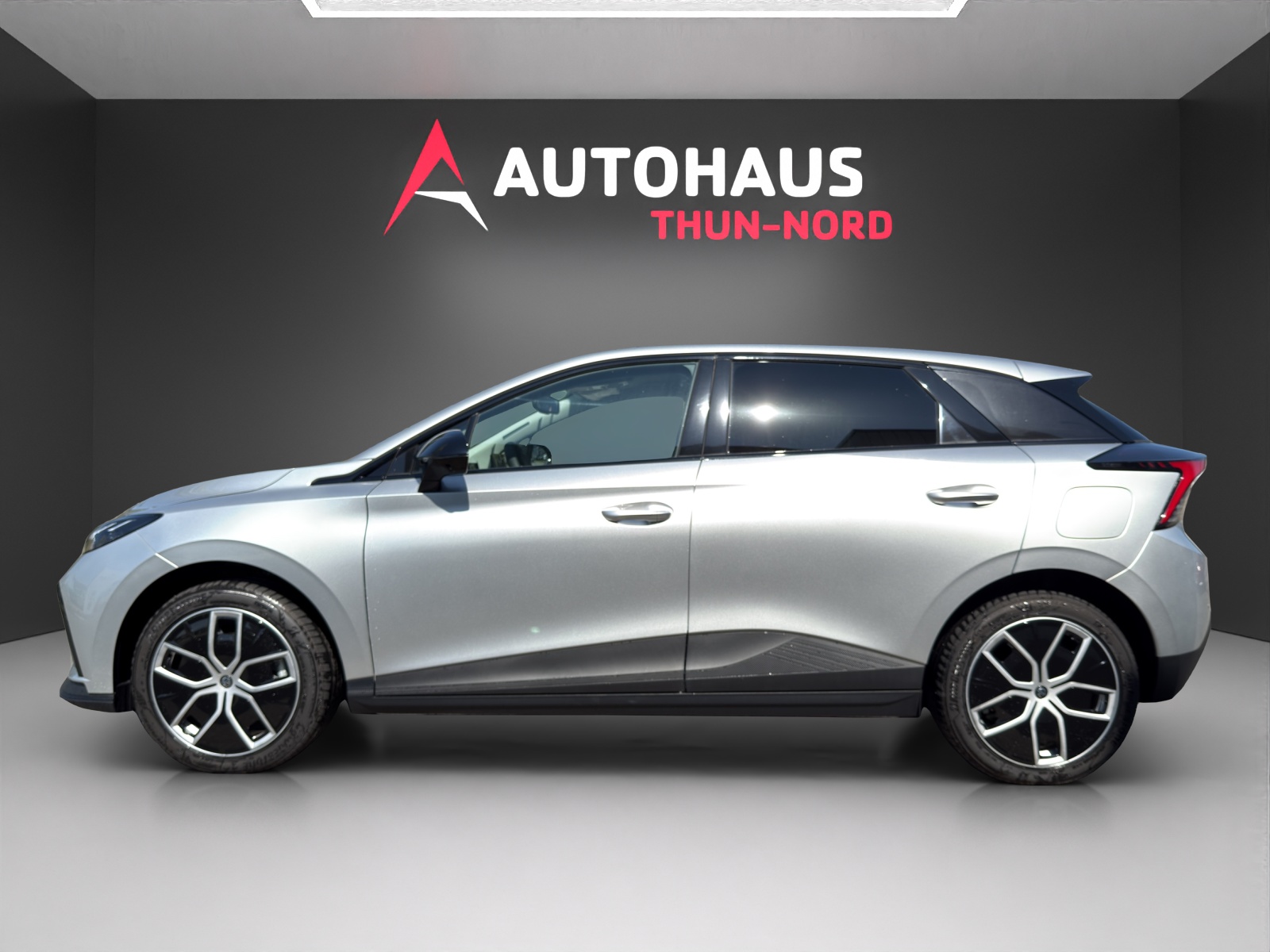 MG 4 64kWh Luxury-image-1