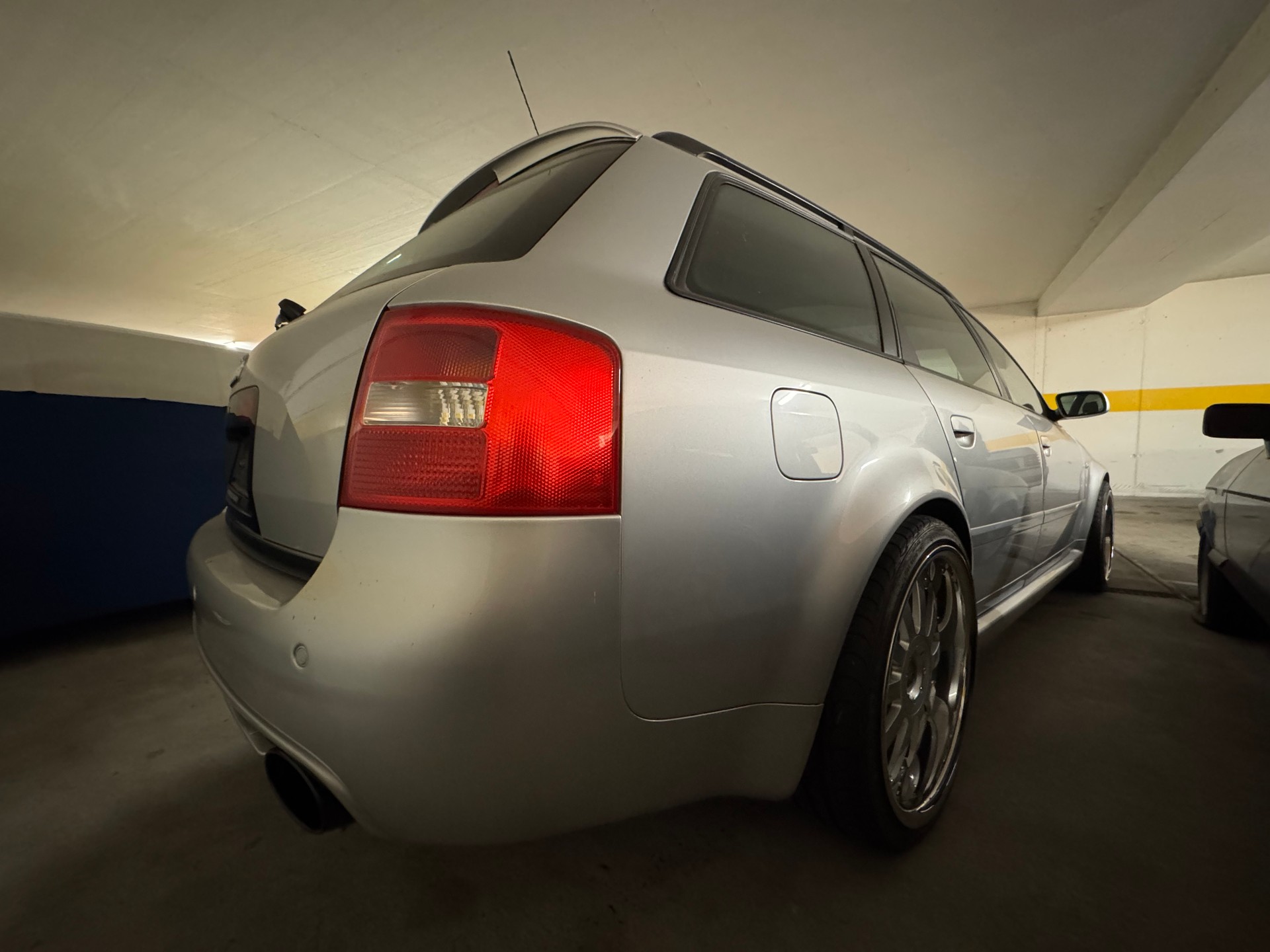 AUDI RS6 plus Avant quattro tiptronic-image-3