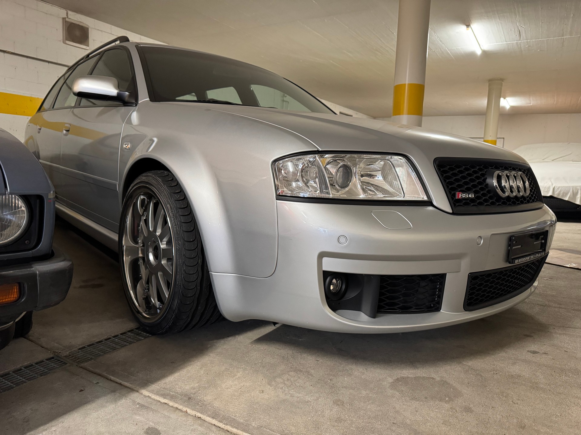AUDI RS6 plus Avant quattro tiptronic-image-1
