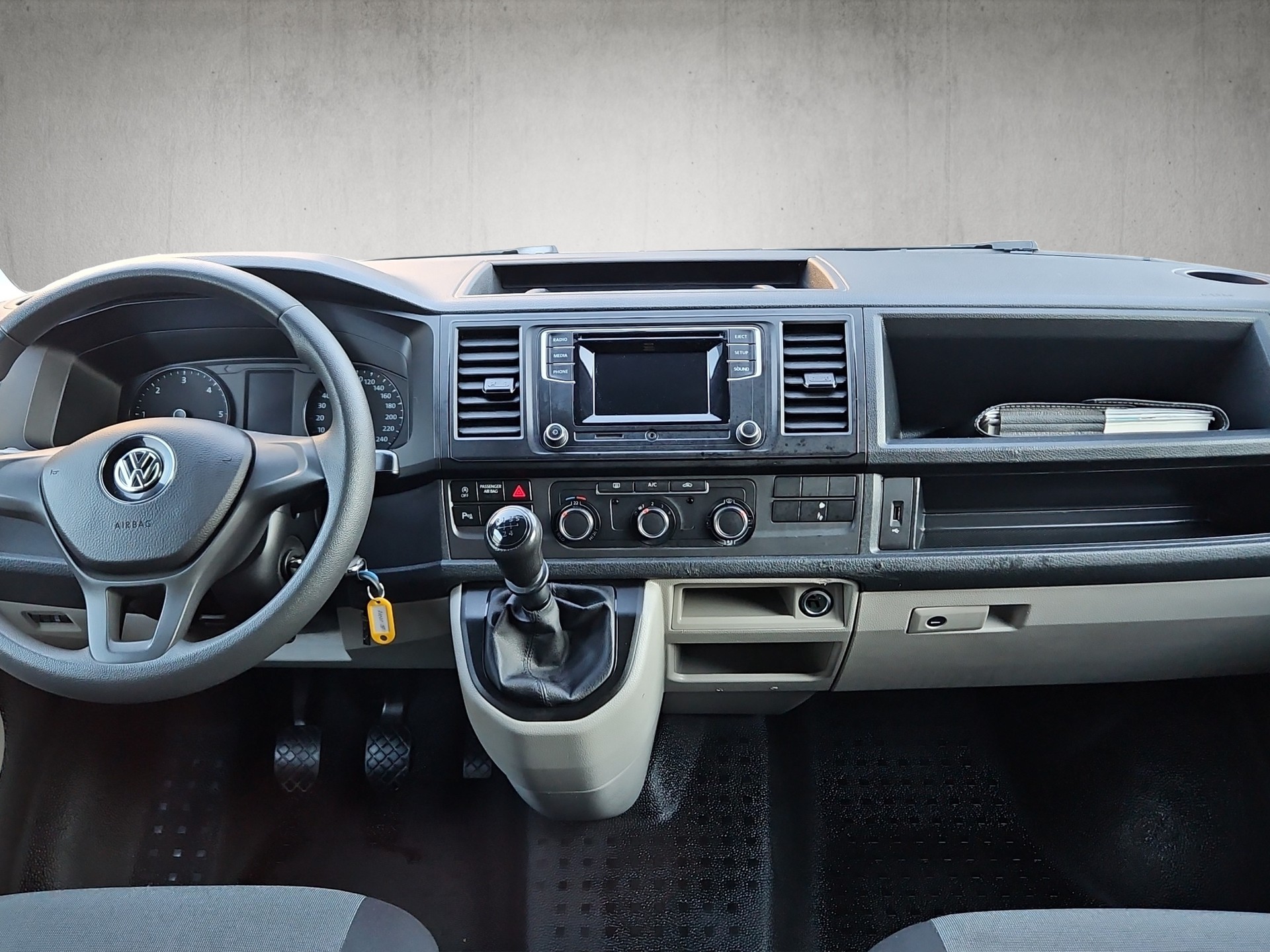 VW T6 Transporter 2.0 TDI - Innenausbau-image-12