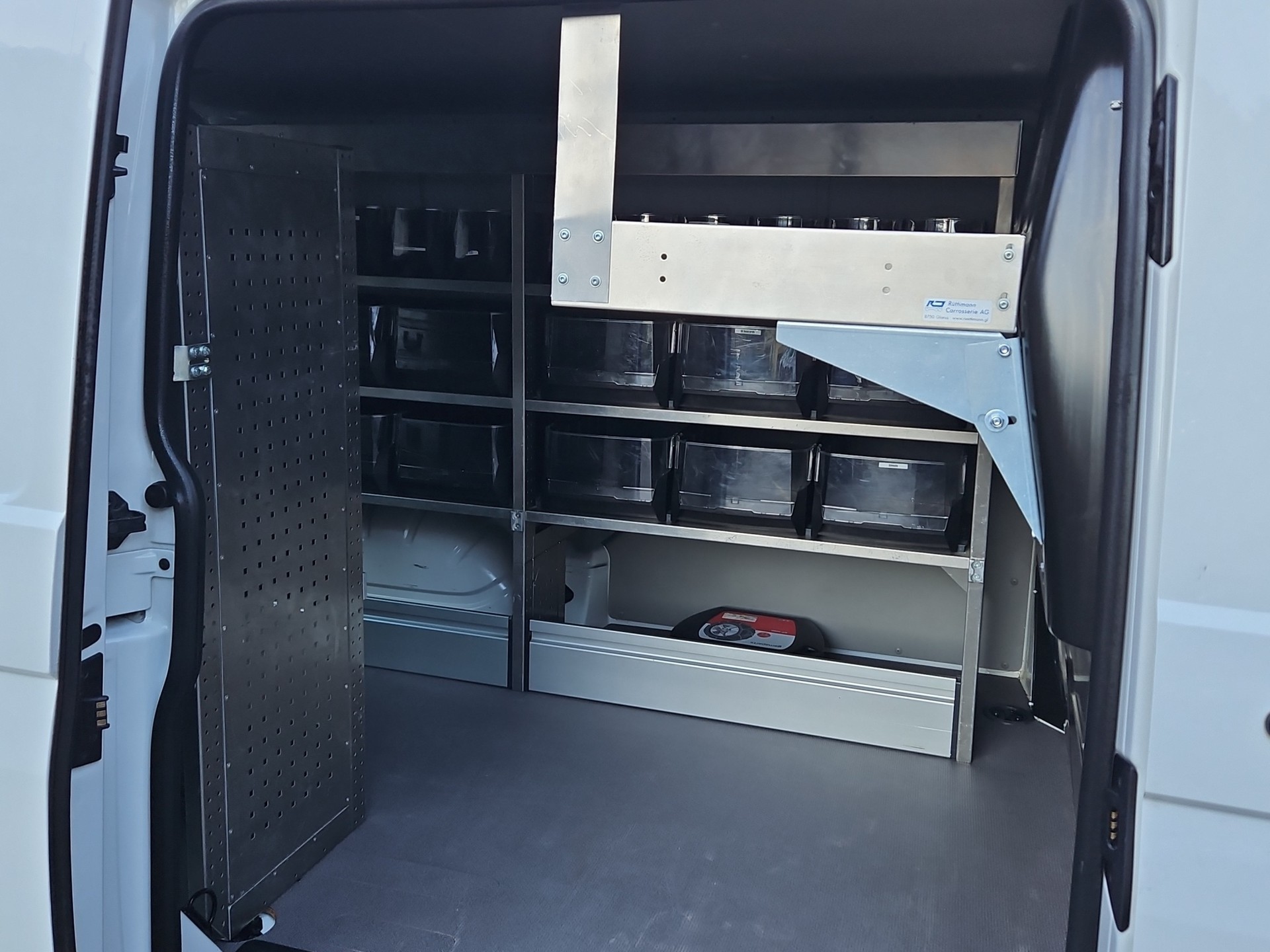 VW T6 Transporter 2.0 TDI - Innenausbau-image-21